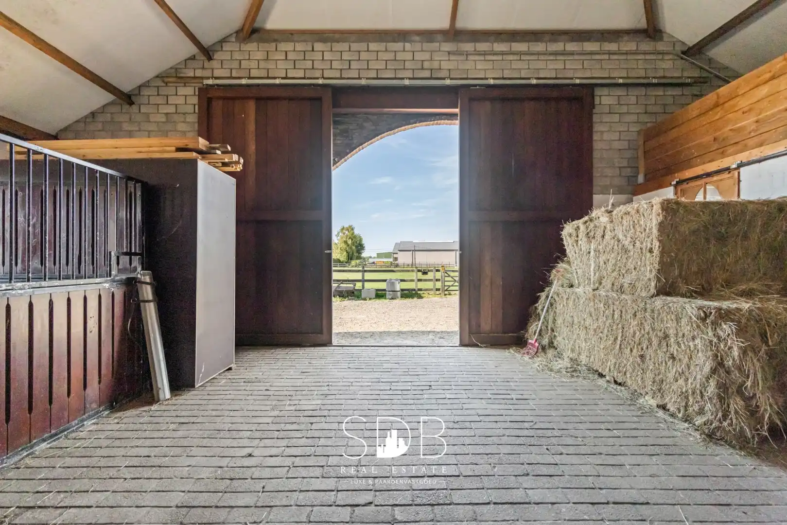 Prachtige landelijke woning met hippische accommodatie op 2,5hectare foto 31