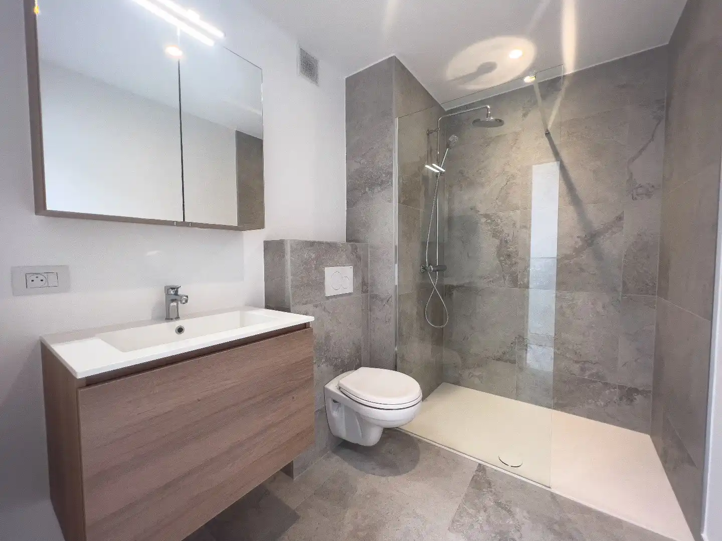 Nieuw duplexappartement inclusief parking gelegen op wandelafstand van het centrum, Zeedijk en C. C. Scharpoord foto 12