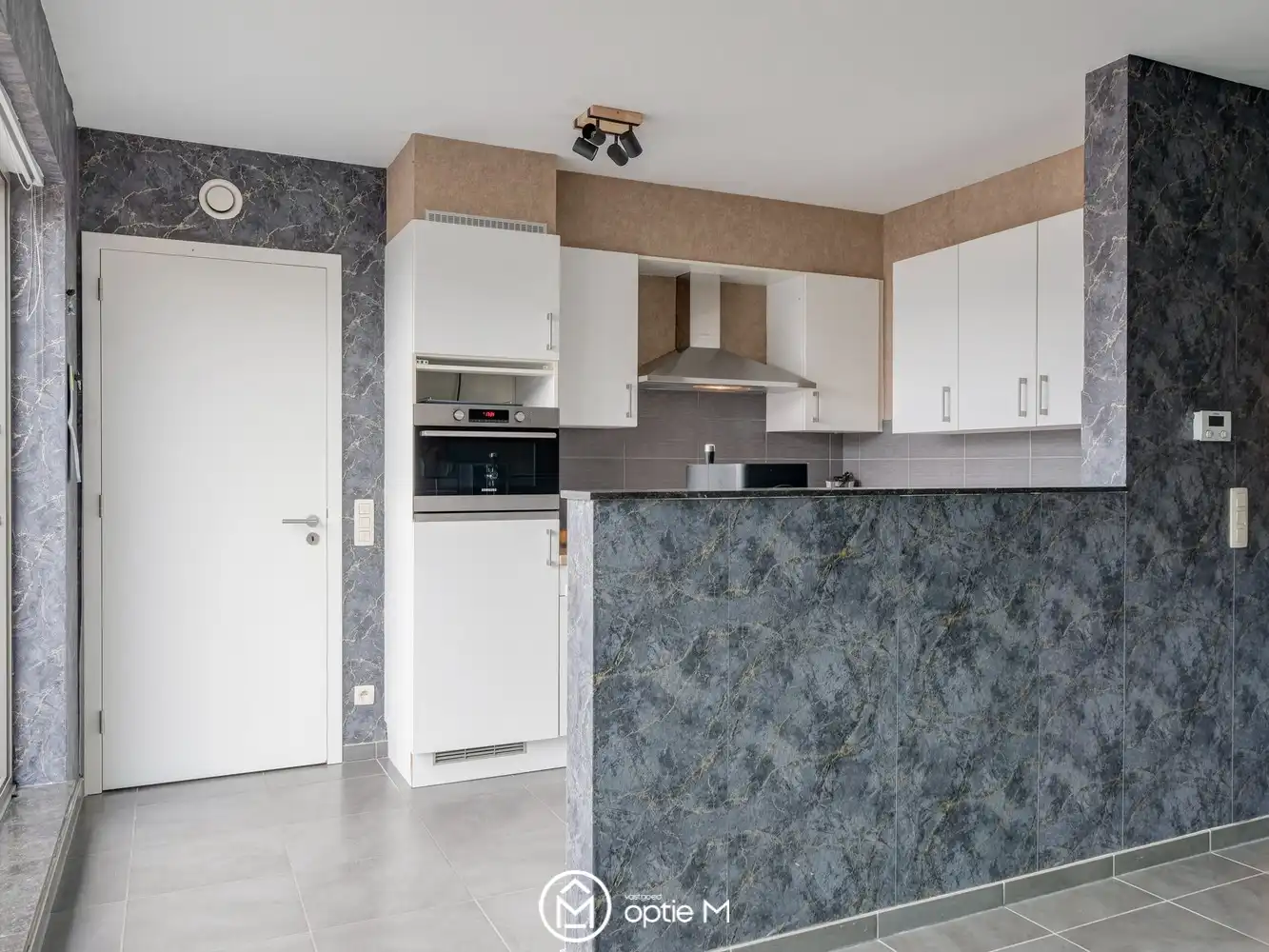 Ruim appartement in Bilzen-Hoeselt met parkeerplaats foto 11