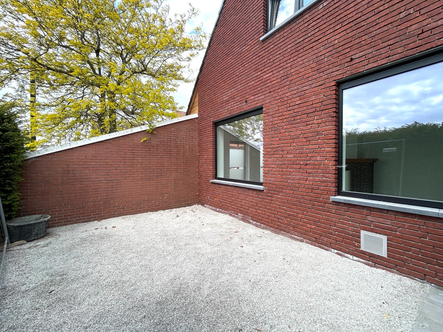 Recent gerenoveerde halfopen bebouwing met 4 kamers te Marialoop (Meulebeke)! foto 7