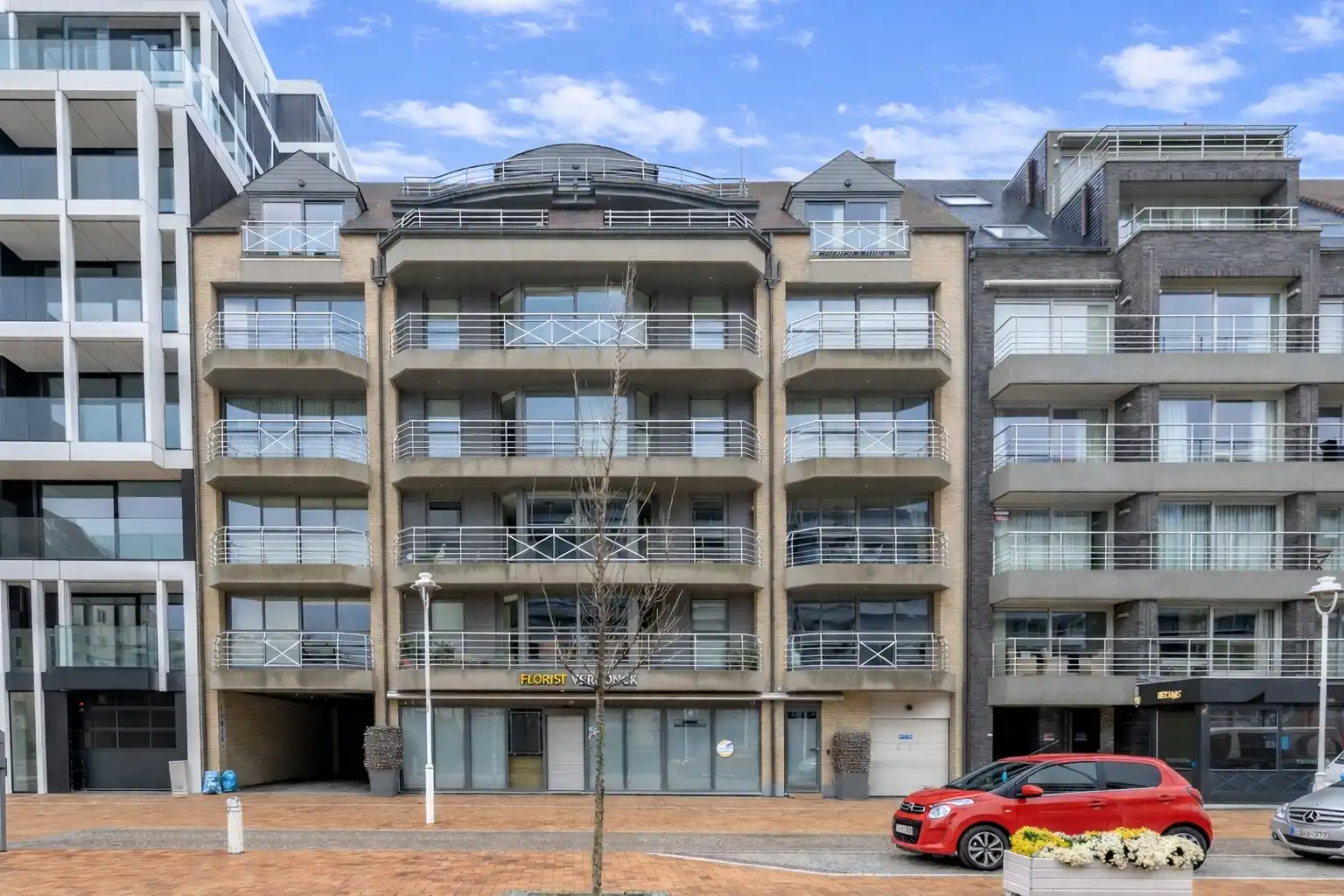 Ruim drieslaapkamer appartement  met zuidgericht terras met centrale ligging te Nieuwpoort-Bad foto 2