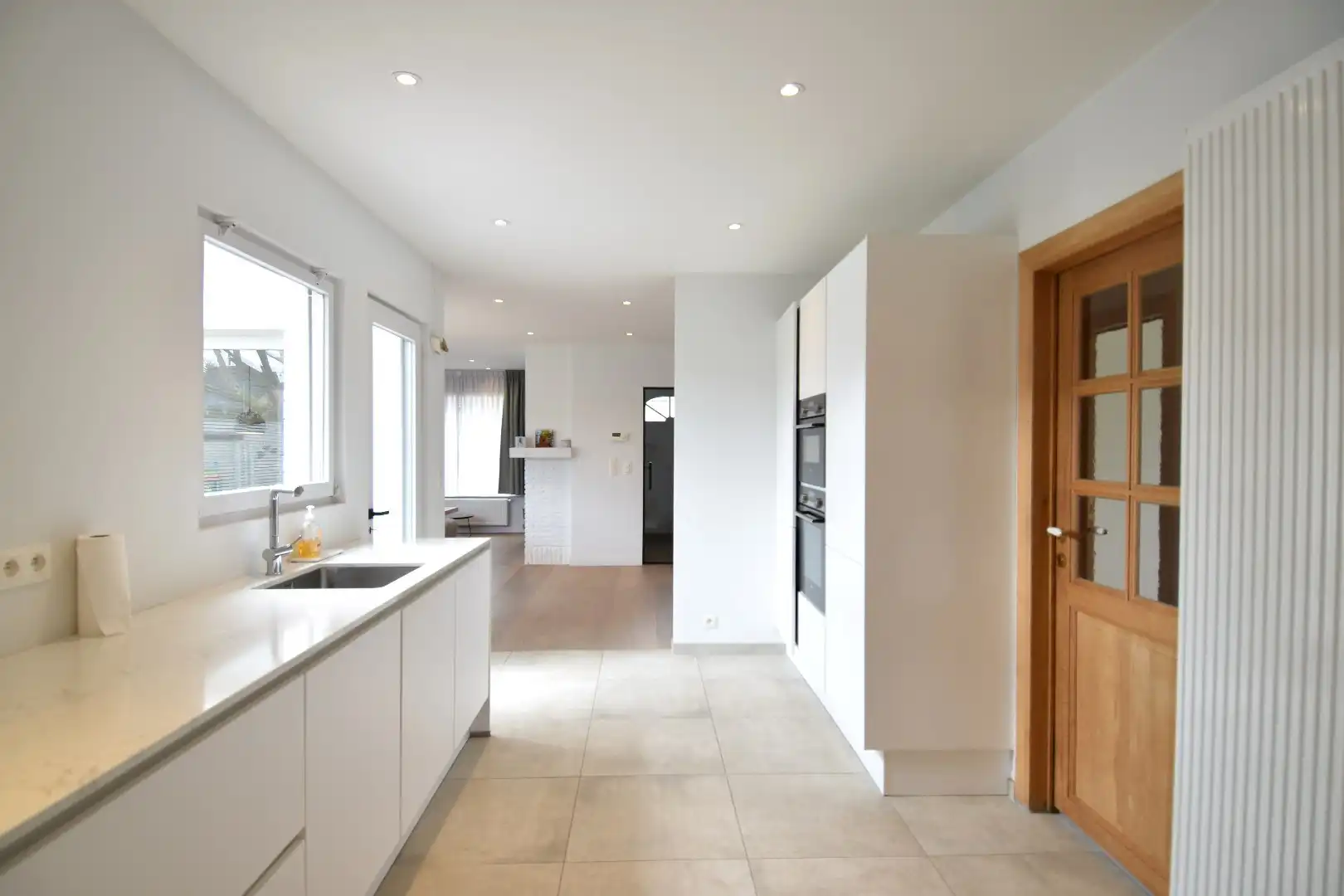 Instapklare woning met 3 slaapkamers, garage en een mooi stukje tuin te koop in residentiële wijk te Aalbeke foto 6