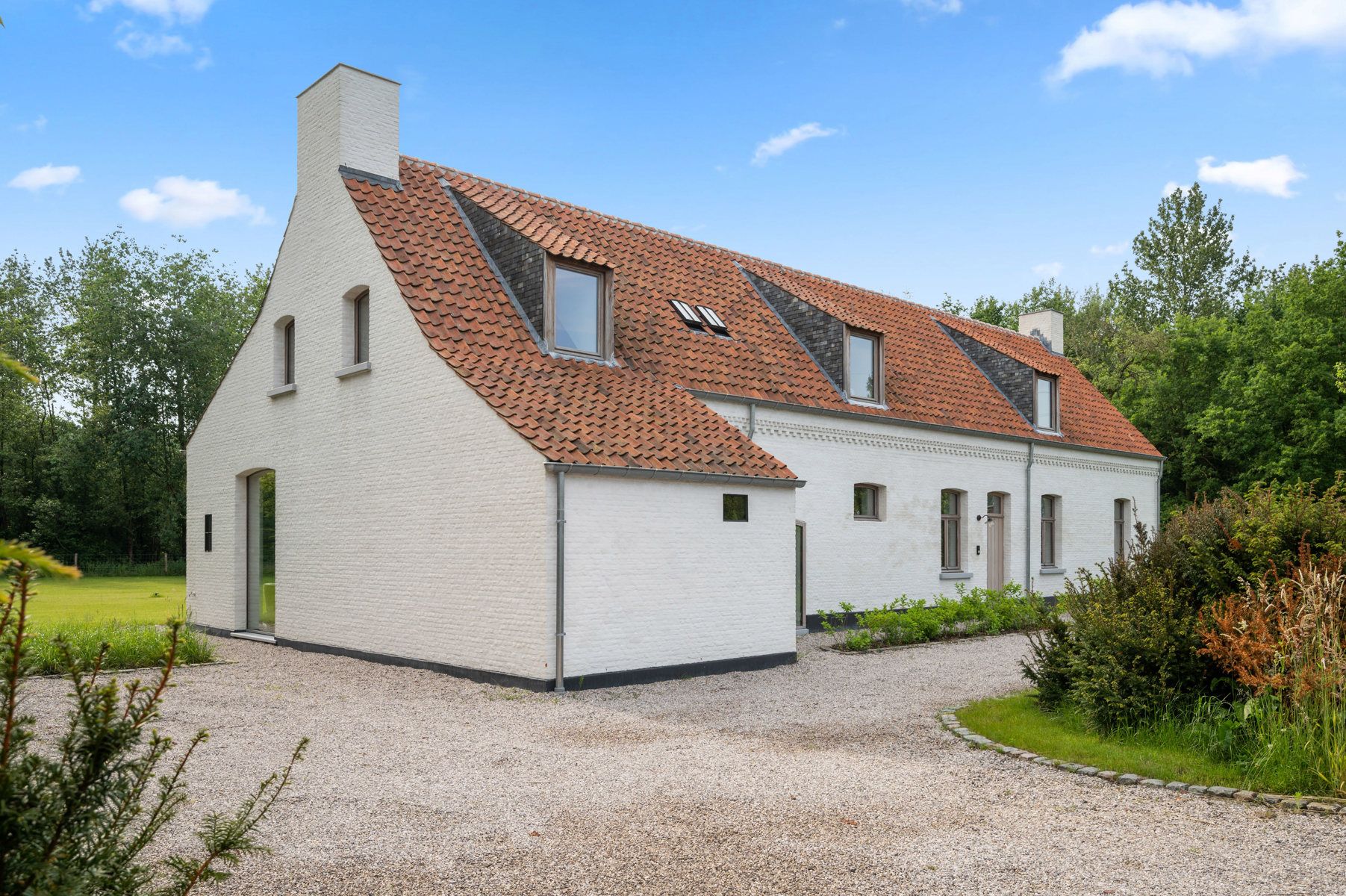 Exclusieve gerenoveerde hoeve te PUTTE op 3.258 m2 foto 3