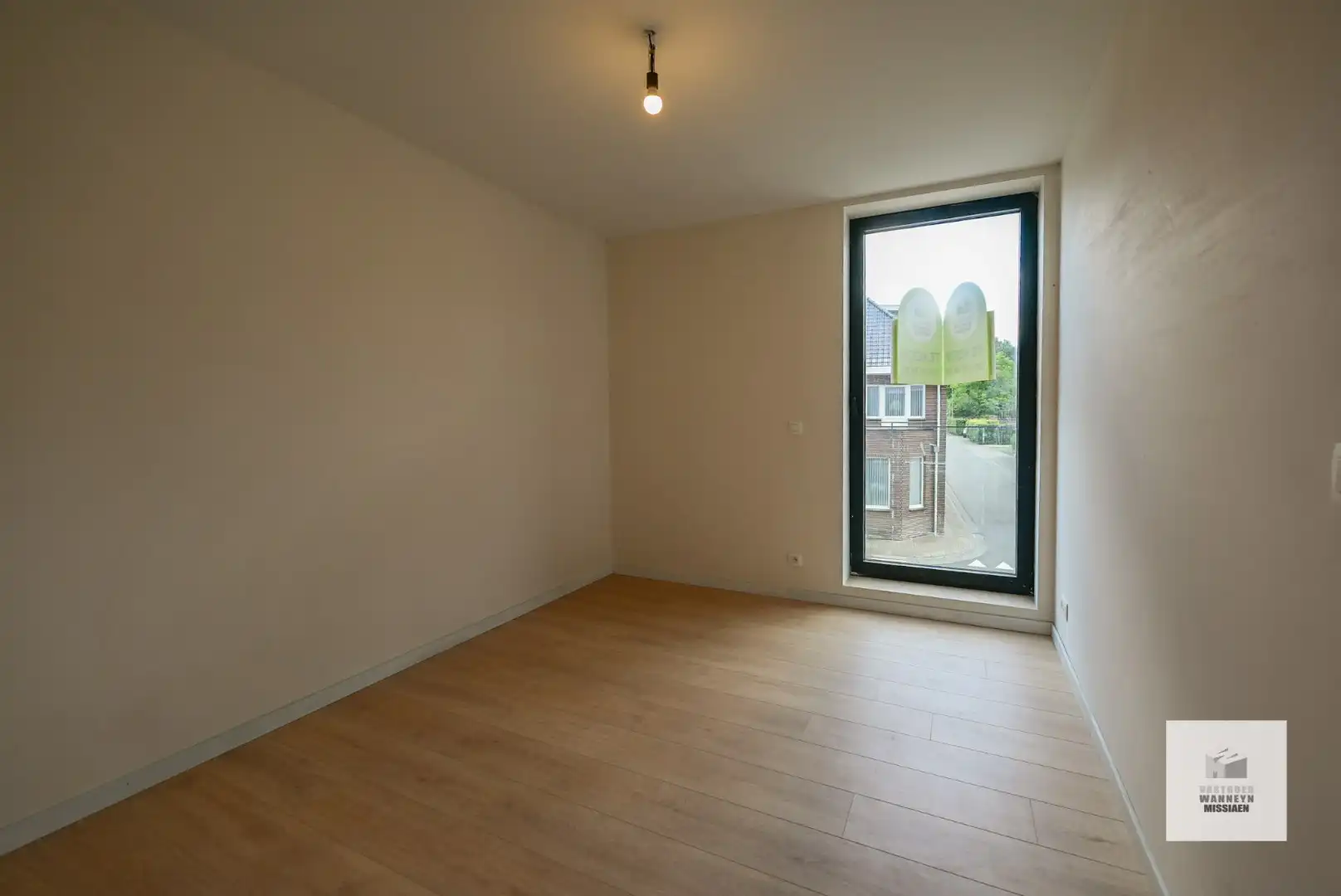 Moderne energiezuinige halfopen woning met 3 slaapkamers, tuin en carport foto 12