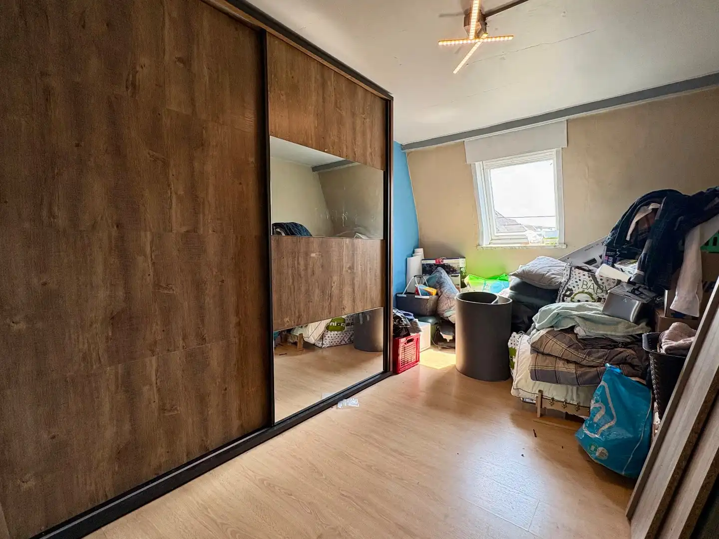 Woning te koop in het landelijke Tiegem met veel potentieel foto 10