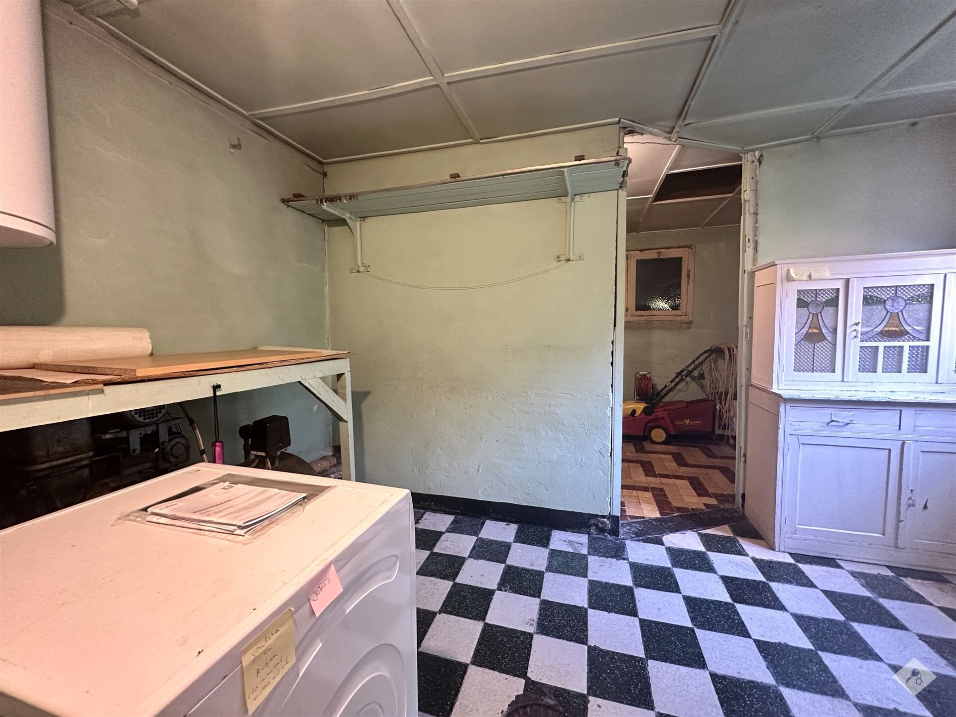 Charmante op te frissen woning met veel potentieel foto 9