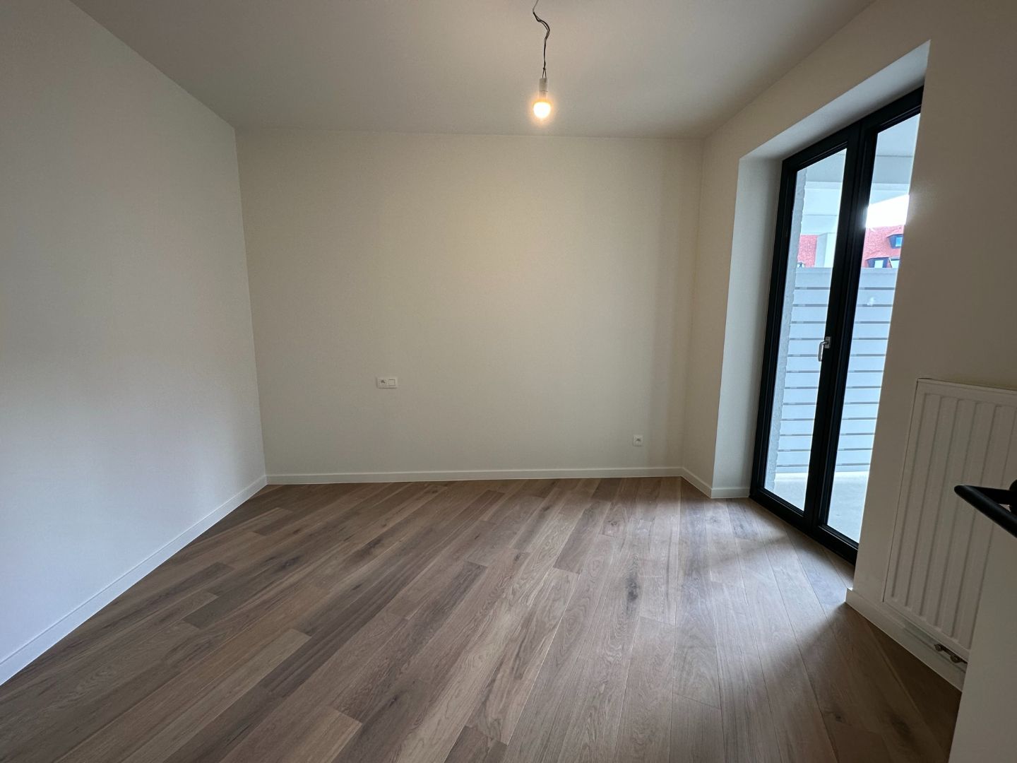 Modern appartement met uitzicht op een sfeervolle binnentuin foto 7