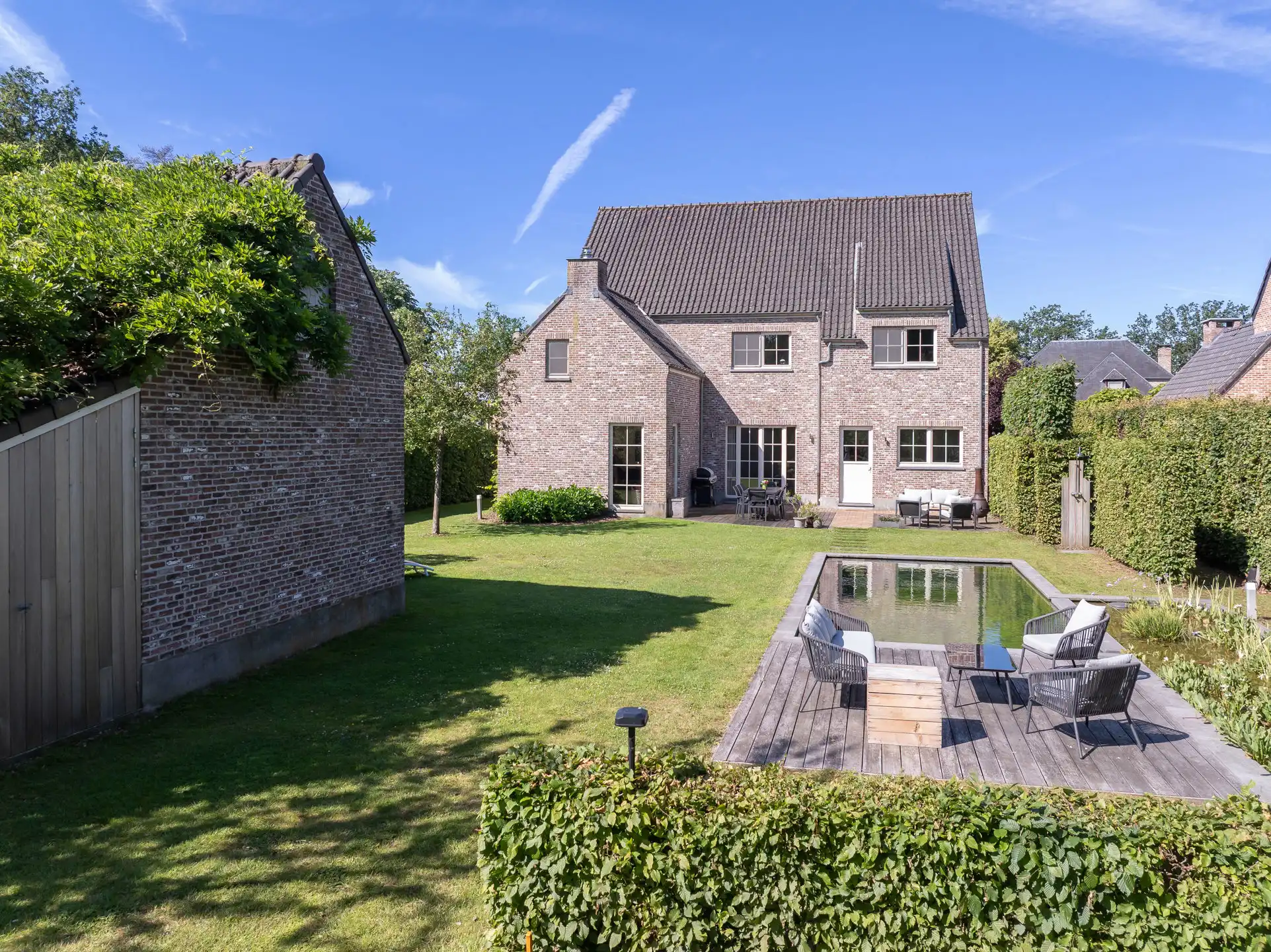 Rustig gelegen villa met prachtige tuin en zwemvijver foto 45