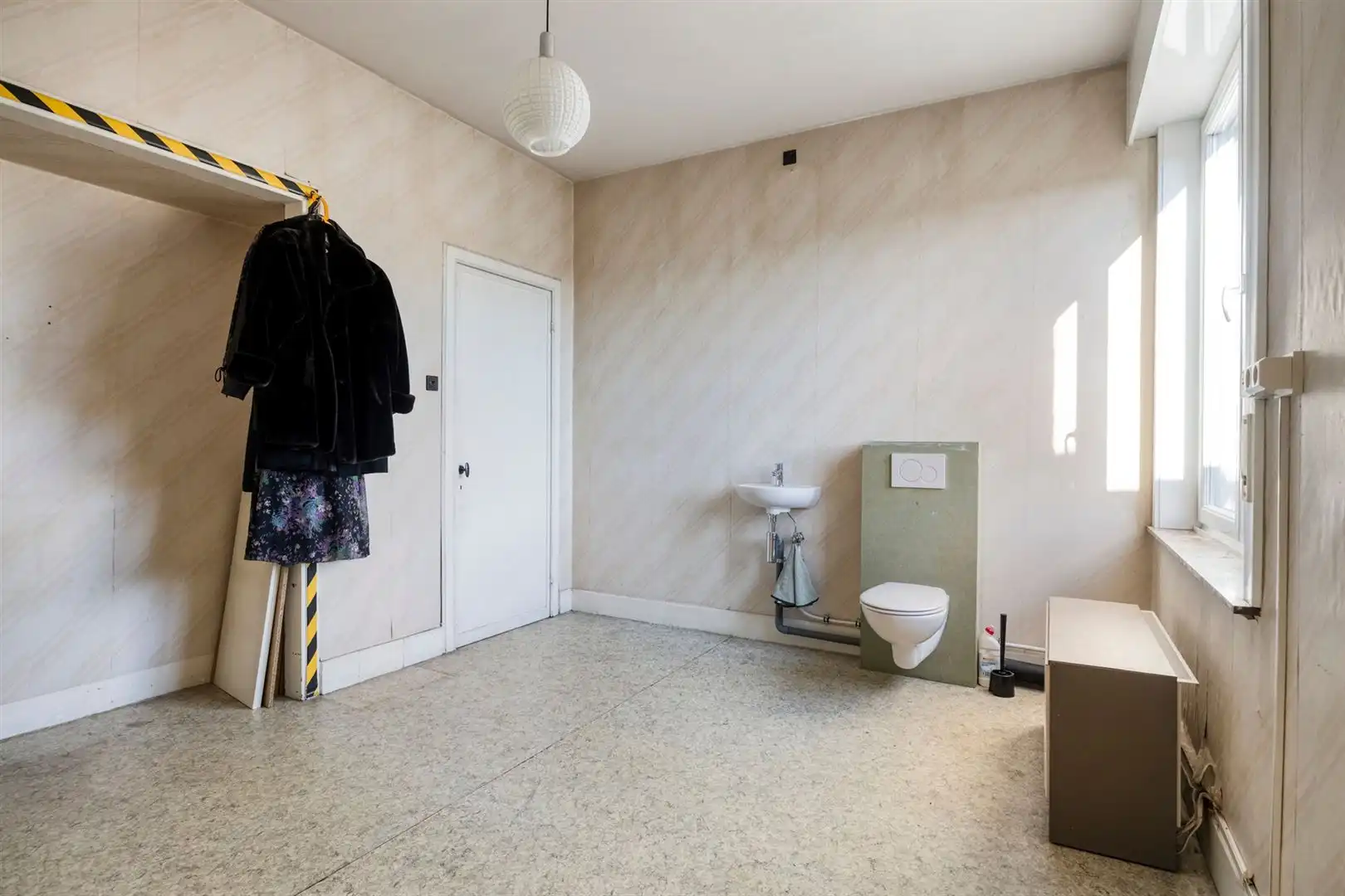 Deel te renoveren woning in deelgemeente Petegem foto 17