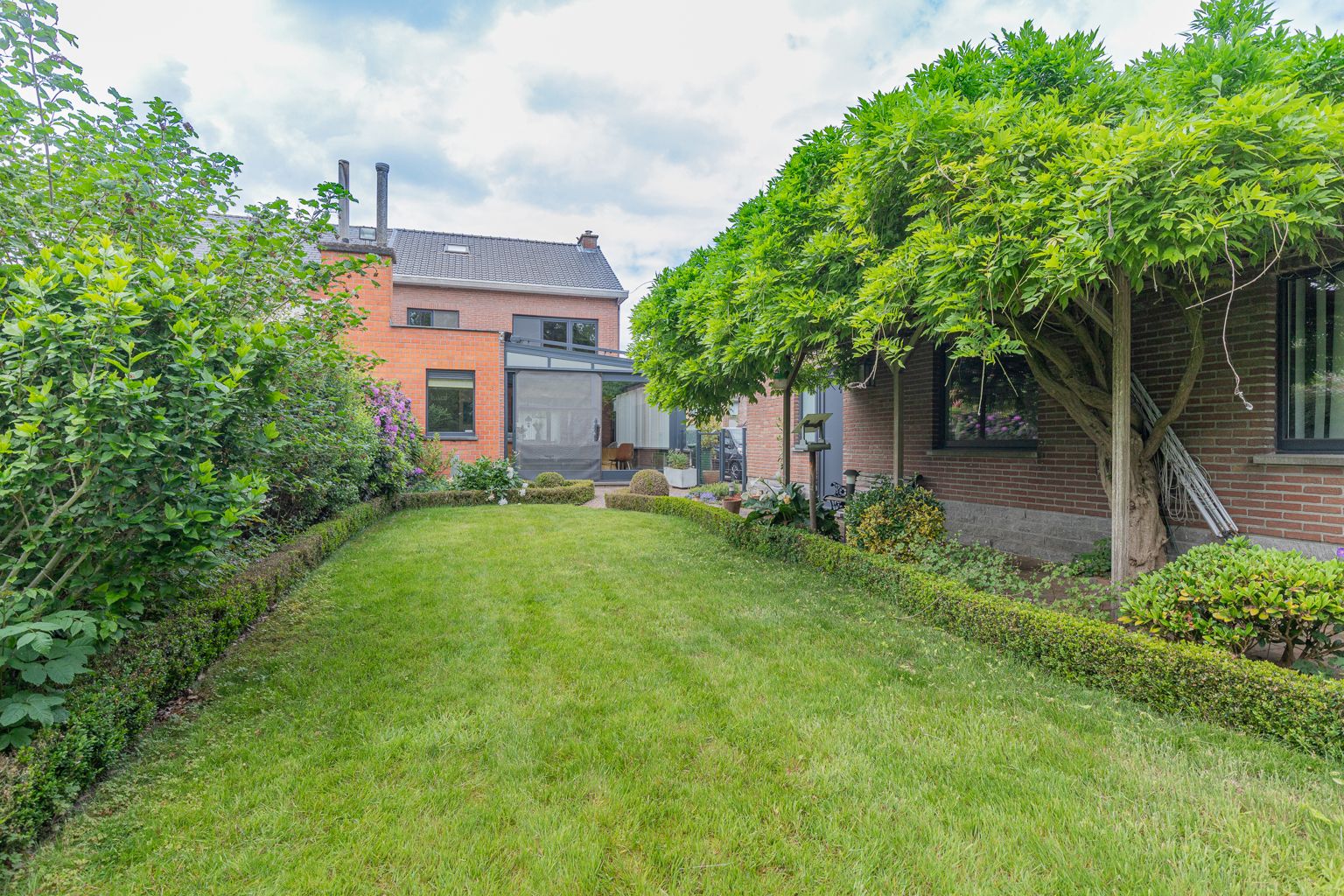 Rustig gelegen halfopen bebouwing met garage. foto 18