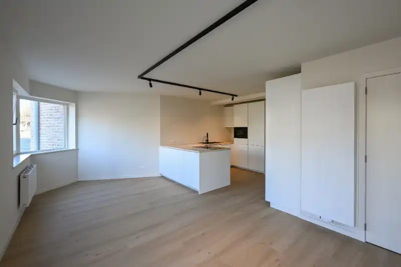 PAS GERENOVEERD TWEESLAAPKAMERAPPARTEMENT IN SINT-IDESBALD foto {{pictureIndex}}