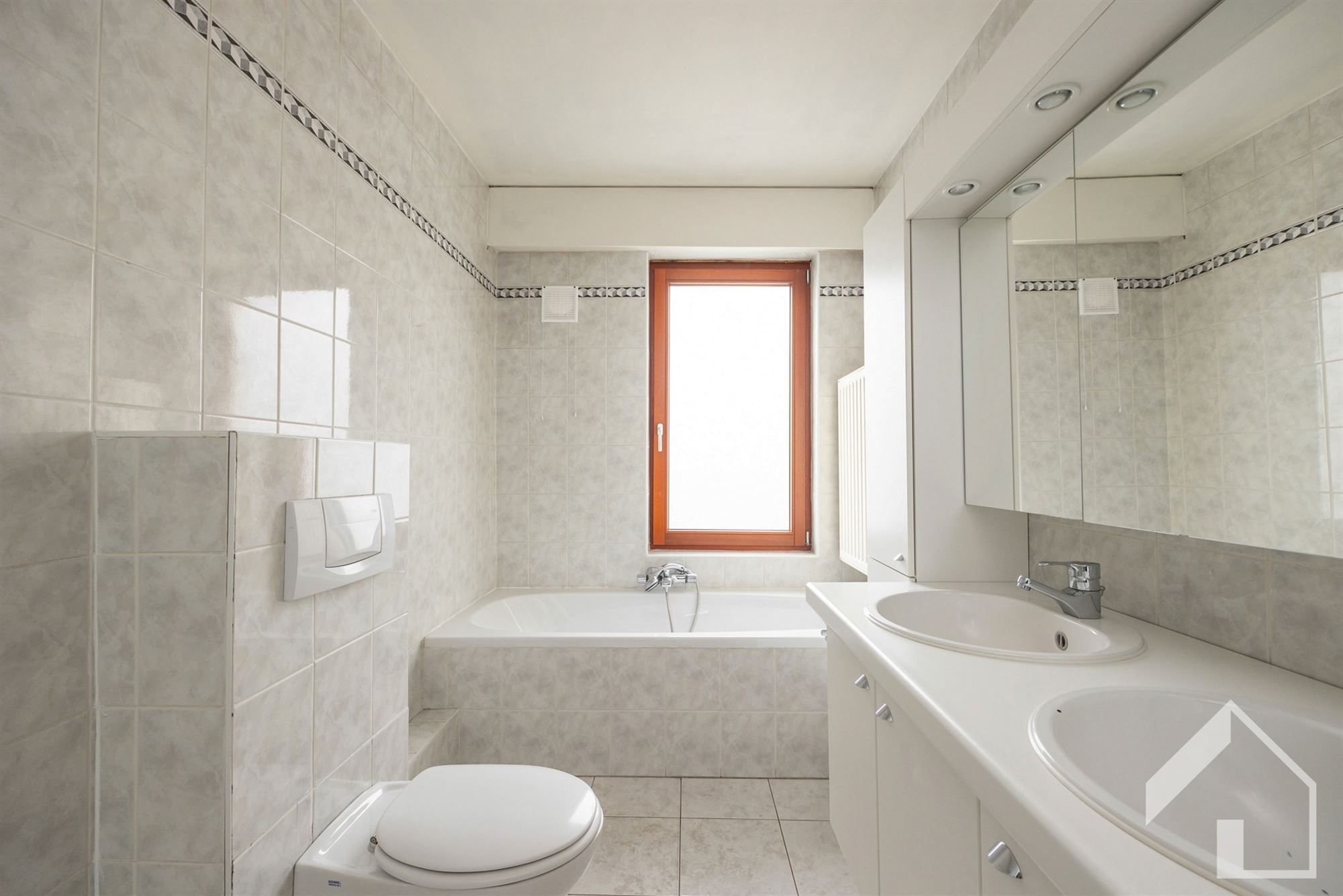 Deels te renoveren woning foto 16