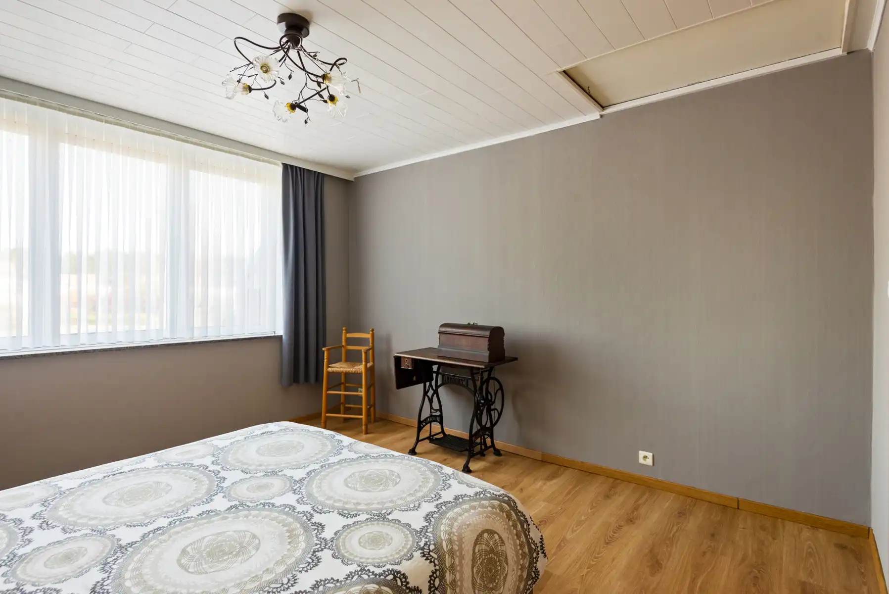 Instapklaar rijhuis met 2 slpk, terras en potentieel in Rumst foto 14