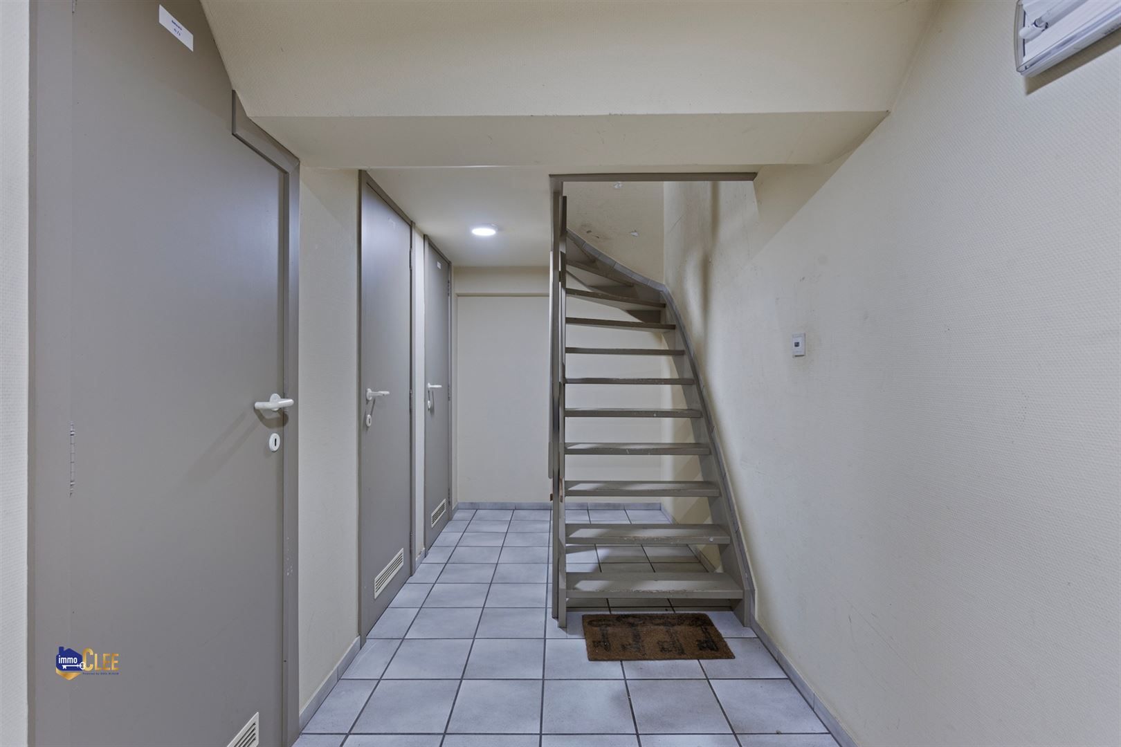 Opbrengsteigendom met 4 appartementen en zeer ruime garage te Landen foto 4