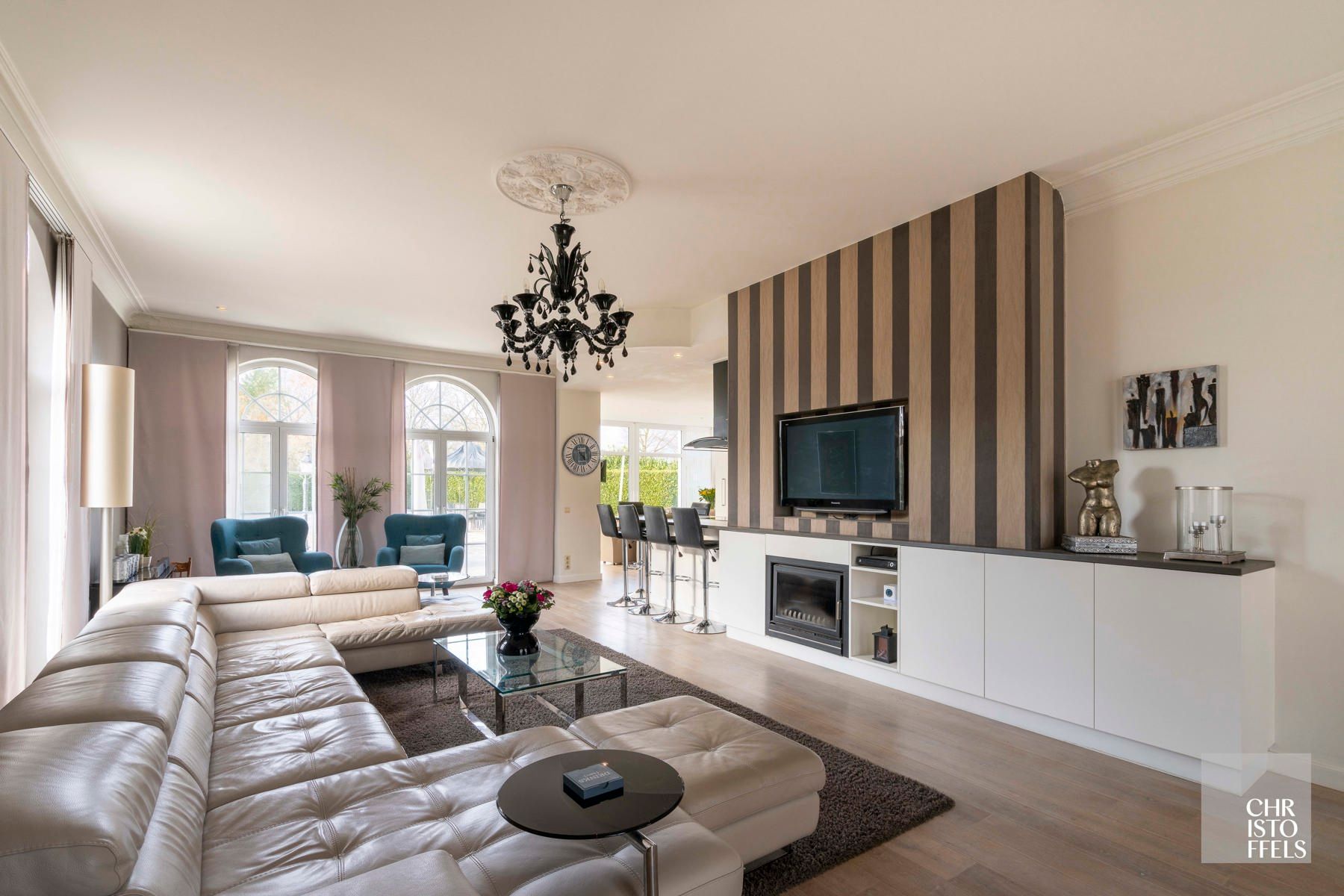 Tijdloze elegante villa met praktijkruimte (422 m²) op perceel van 1.672 m² foto 16