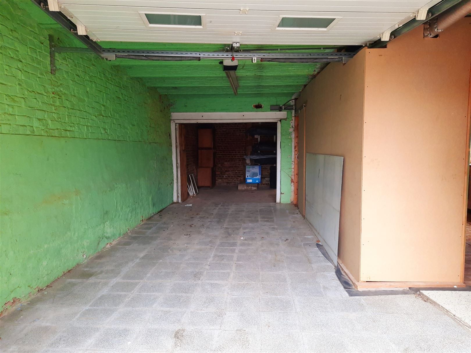 Woning met ruime garage en tuin. foto 14