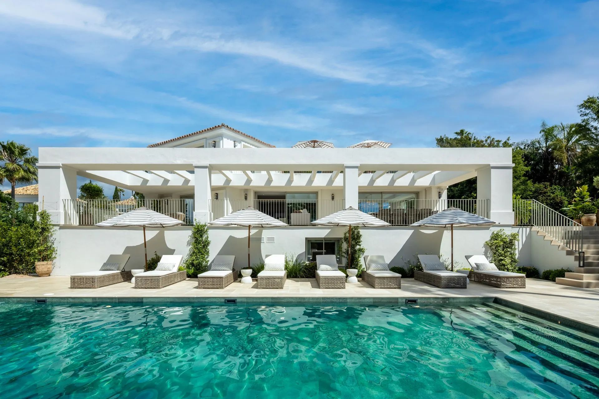 Iconische villa in Marbella’s toplocatie – instapklaar meesterwerk met tennisbaan, spa en cinema foto 24
