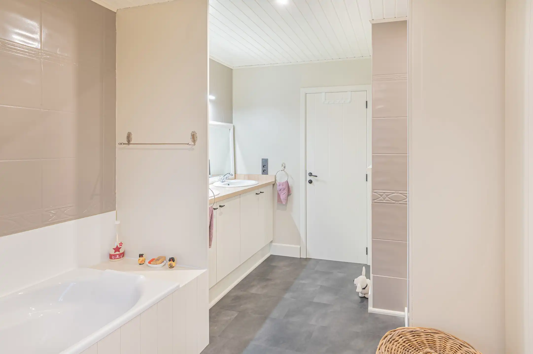 Knappe villa in landelijke stijl met uitgestrekt uitzicht foto 26