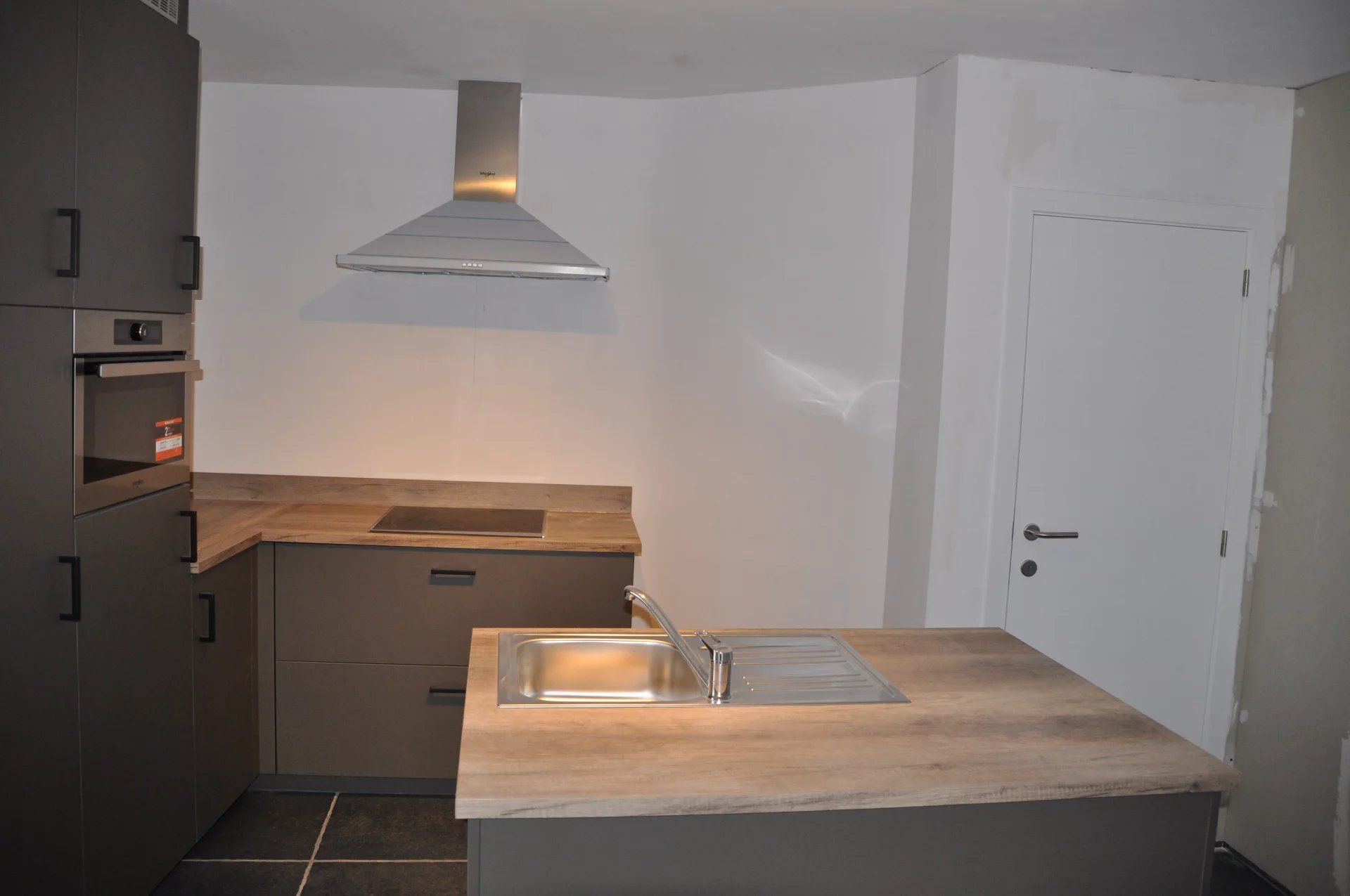 LANDELIJKE EN GEZELLIGE WONING MET 3 SLPK EN LEUKE ONDERHOUDSVRIENDELIJKE TUIN/TERRAS IN BILZEN (WALTWILDER) foto 7