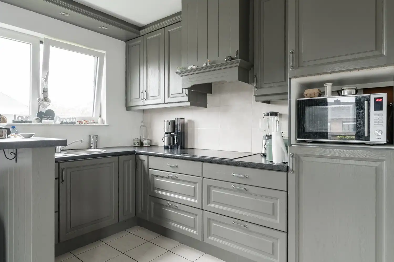 Lichtrijk instapklaar duplexappartement met 2 slaapkamers en ondergrondse parking foto 6