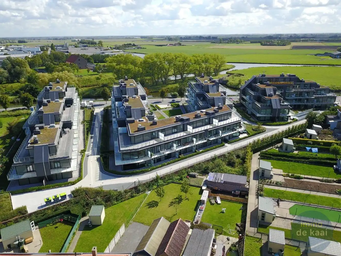 Garage te koop foto {{pictureIndex}}