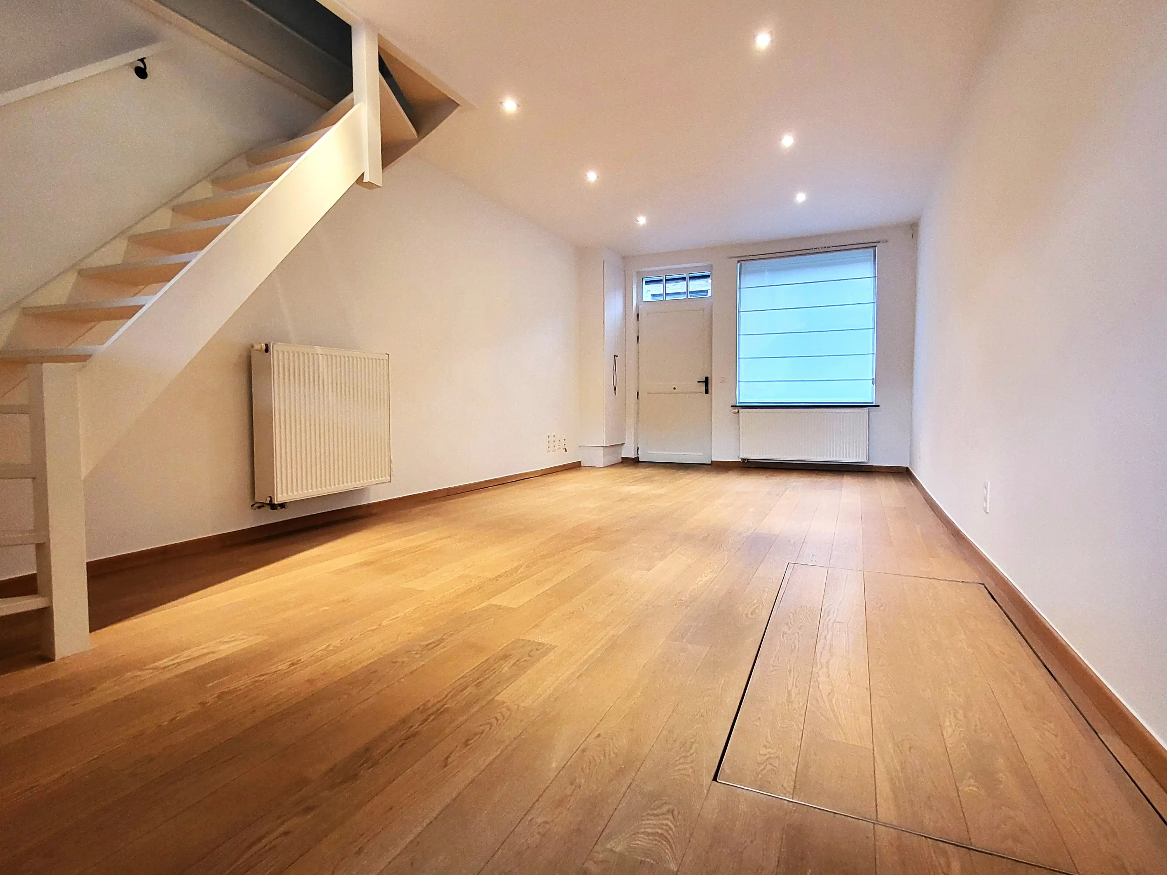 Deze instapklare woning biedt modern wooncomfort op een centrale ligging in het centrum, met winkels, scholen en openbaar vervoer op wandelafstand. foto 5