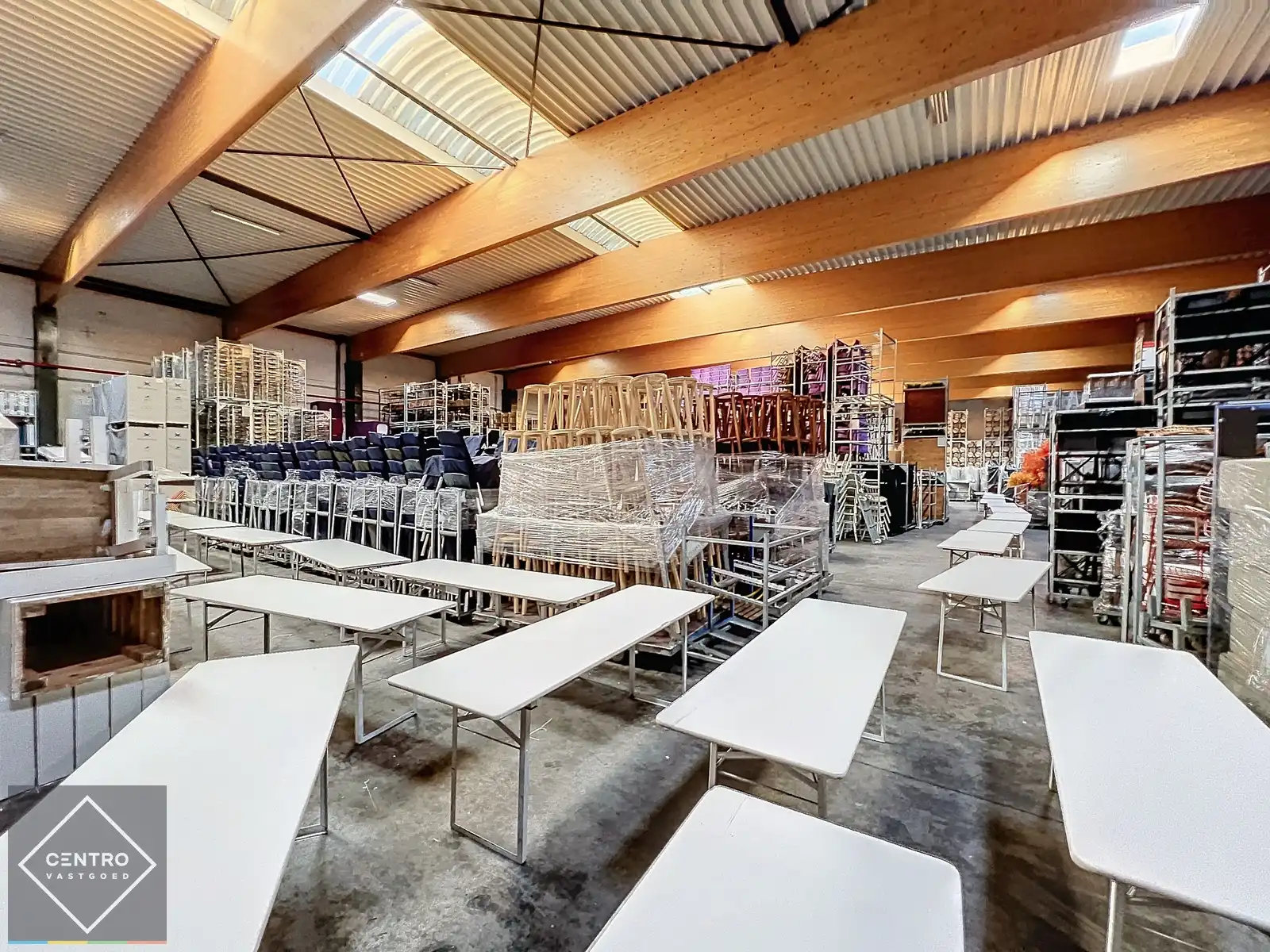 Opslagplaats ( ± 2.000m²) met 7m vrije hoogte vlakbij de havenkop te Roeselare! foto 6