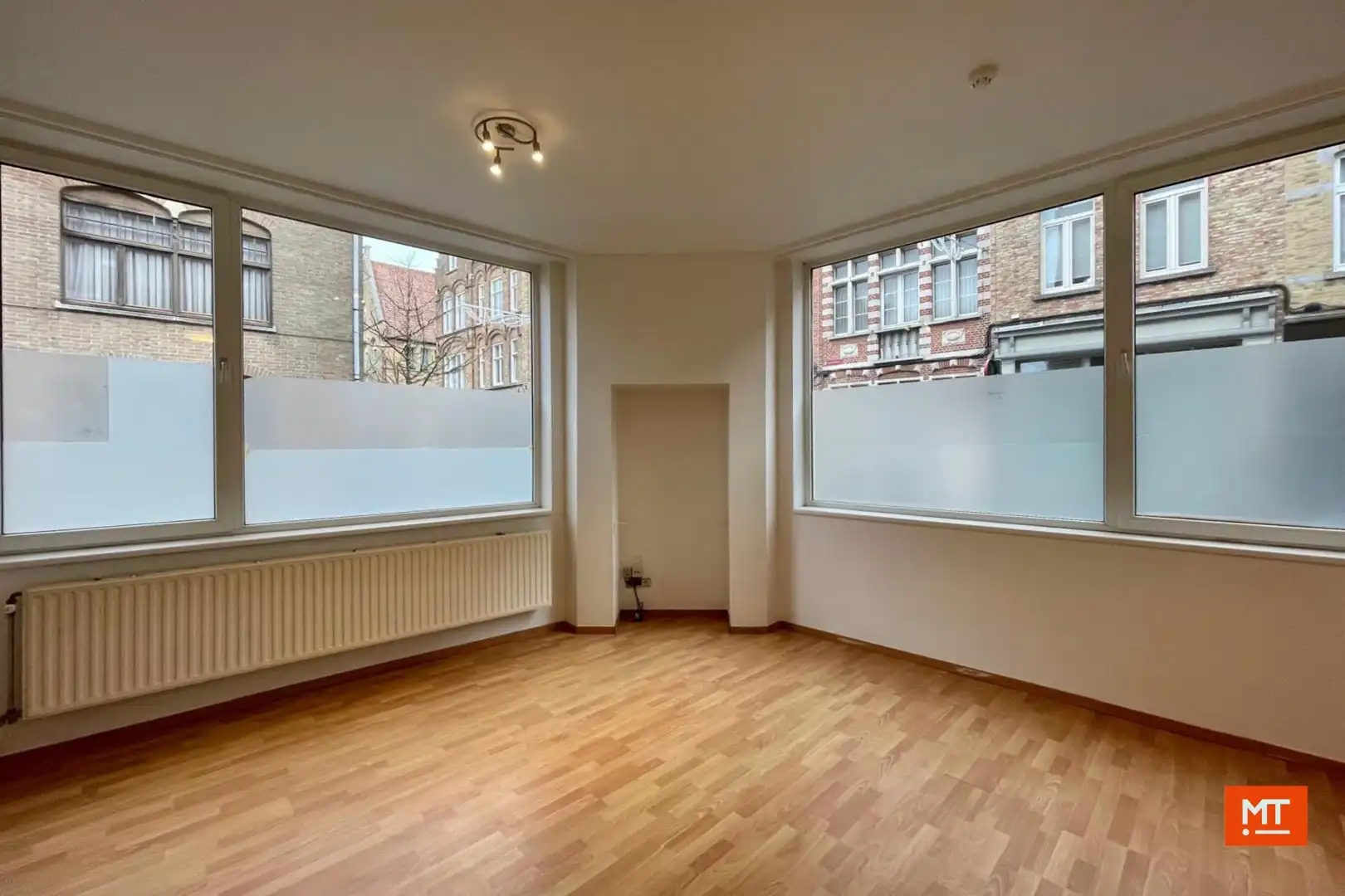 Gelijkvloerse studio te huur foto 3