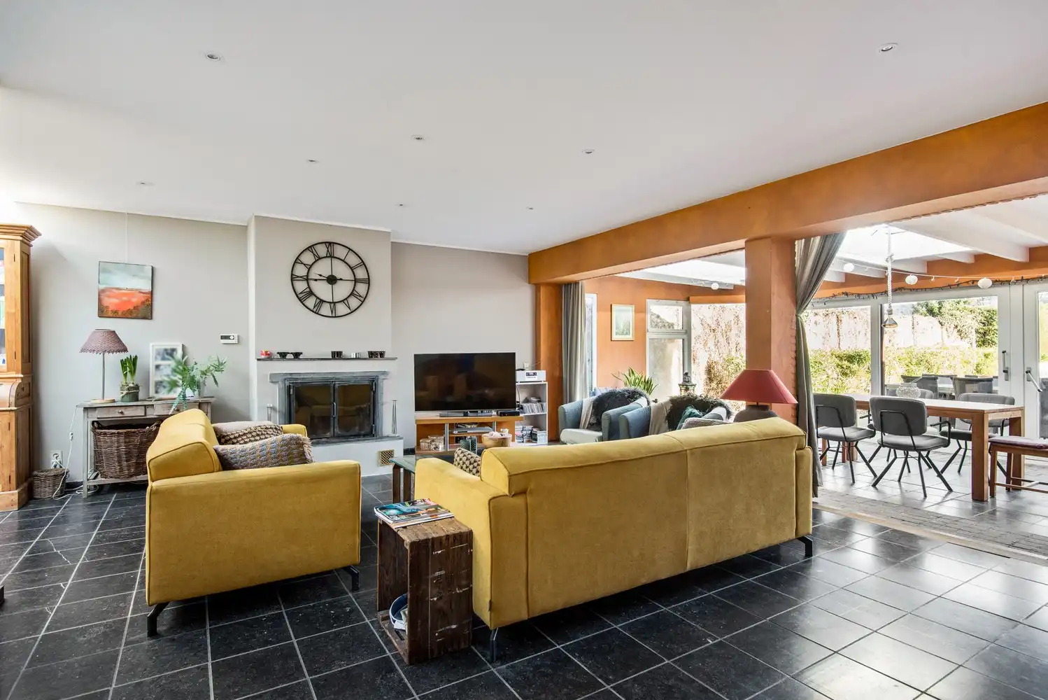 Handelshuis met ruime woning en zwembad te Koningshooikt foto 3