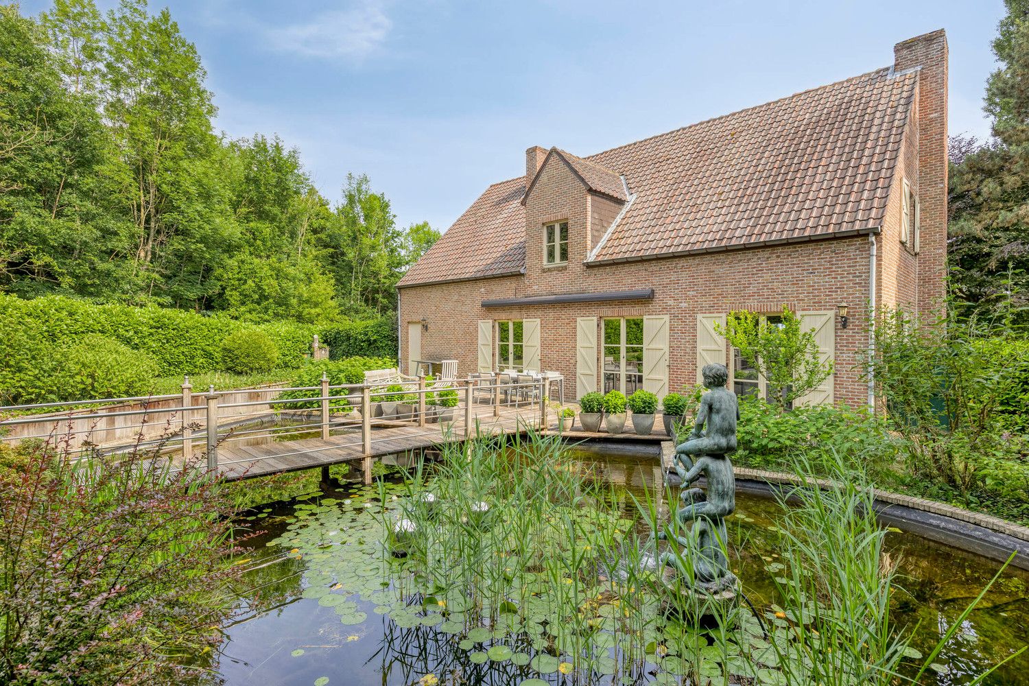 CHARMANTE, LANDELIJKE WONING IN RUSTIGE, DOODLOPENDE STRAAT! foto {{pictureIndex}}