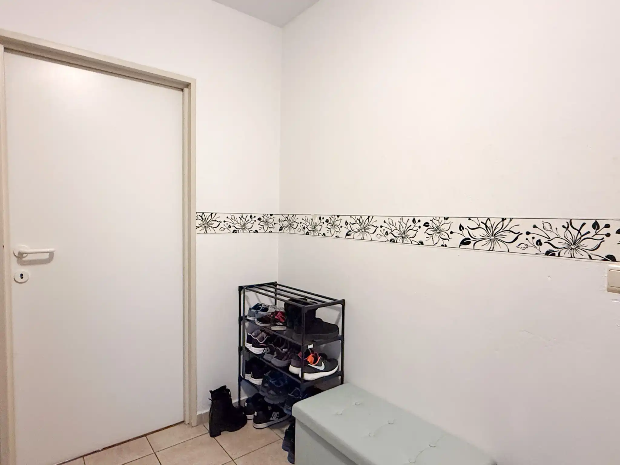 Appartement met twee slaapkamers, terras en autostaanplaats in het centrum van Beveren foto 2