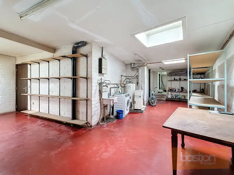 Te renoveren woning met tal van mogelijkheden in hartje Marke foto 11