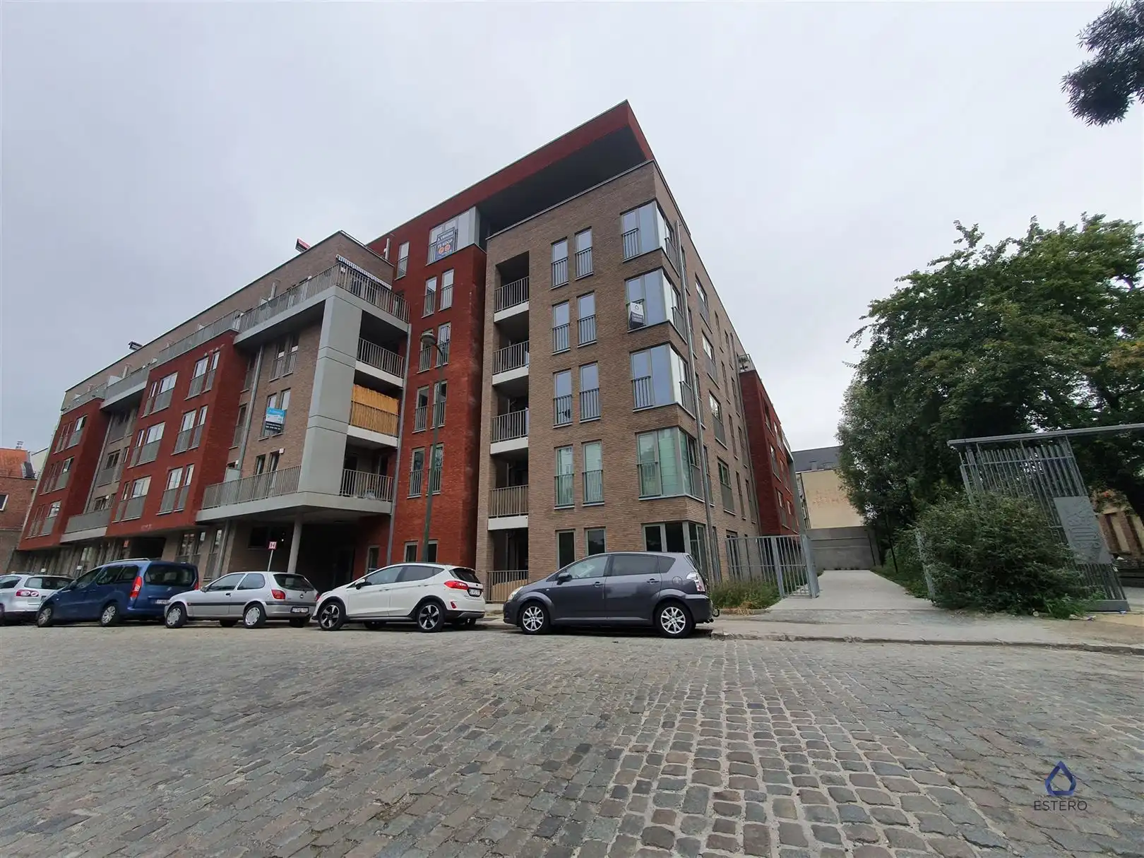 Top afgewerkt 2-slaapkamerappartement aan Tour & Taxis foto 2