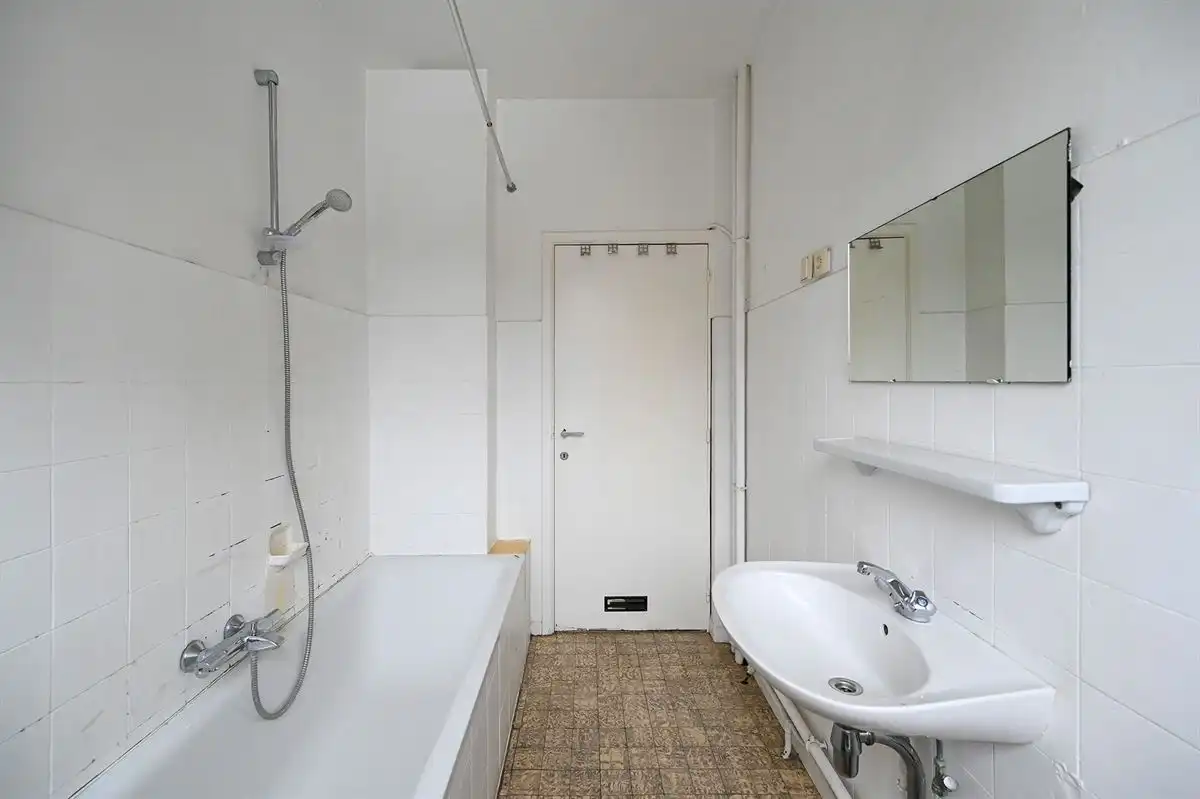 Op te frissen 2-slaapkamerappartement aan de Wilde Zee foto 26