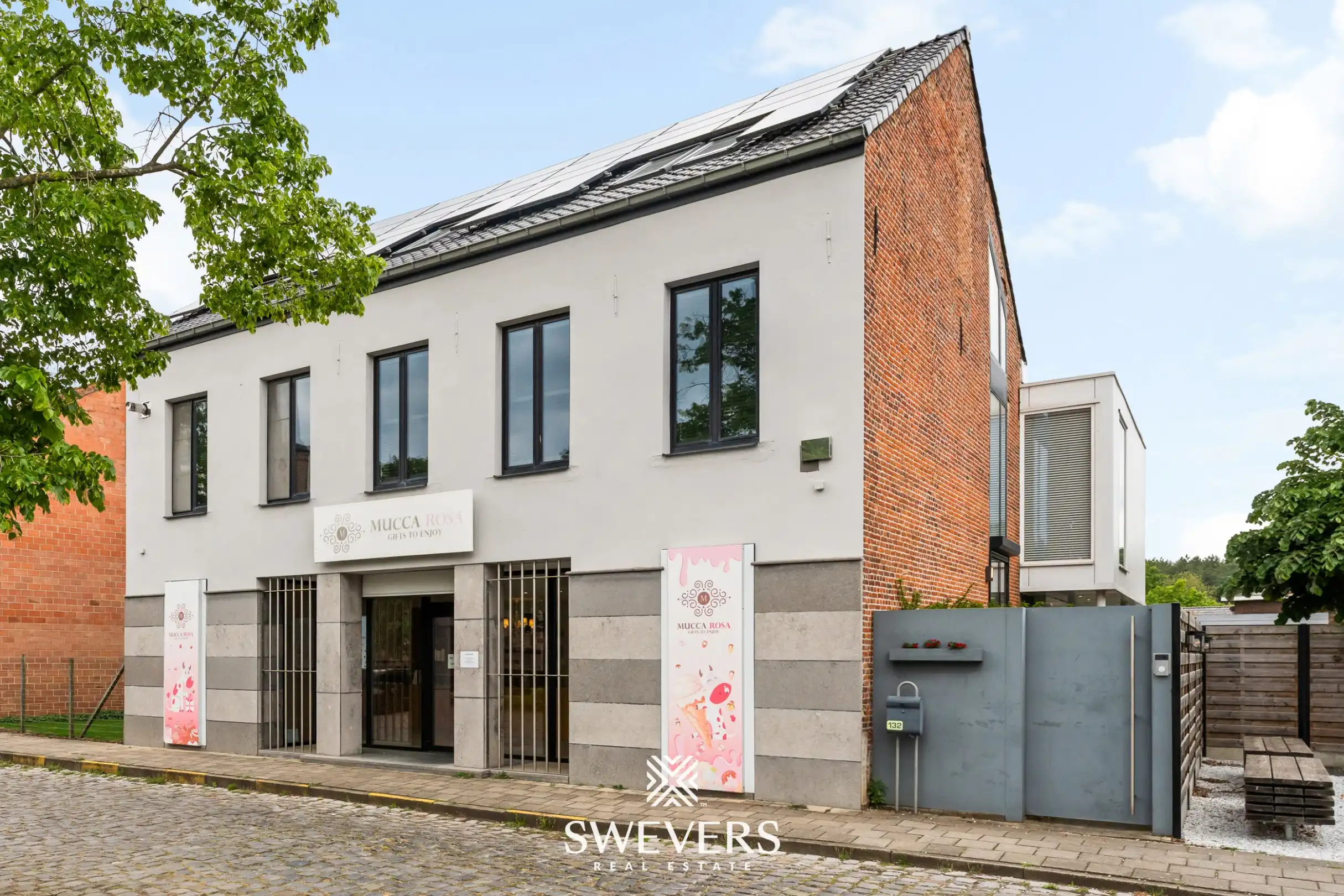 Magnifieke instapklare woning met diverse commerciële mogelijkheden en zwembad  foto 43