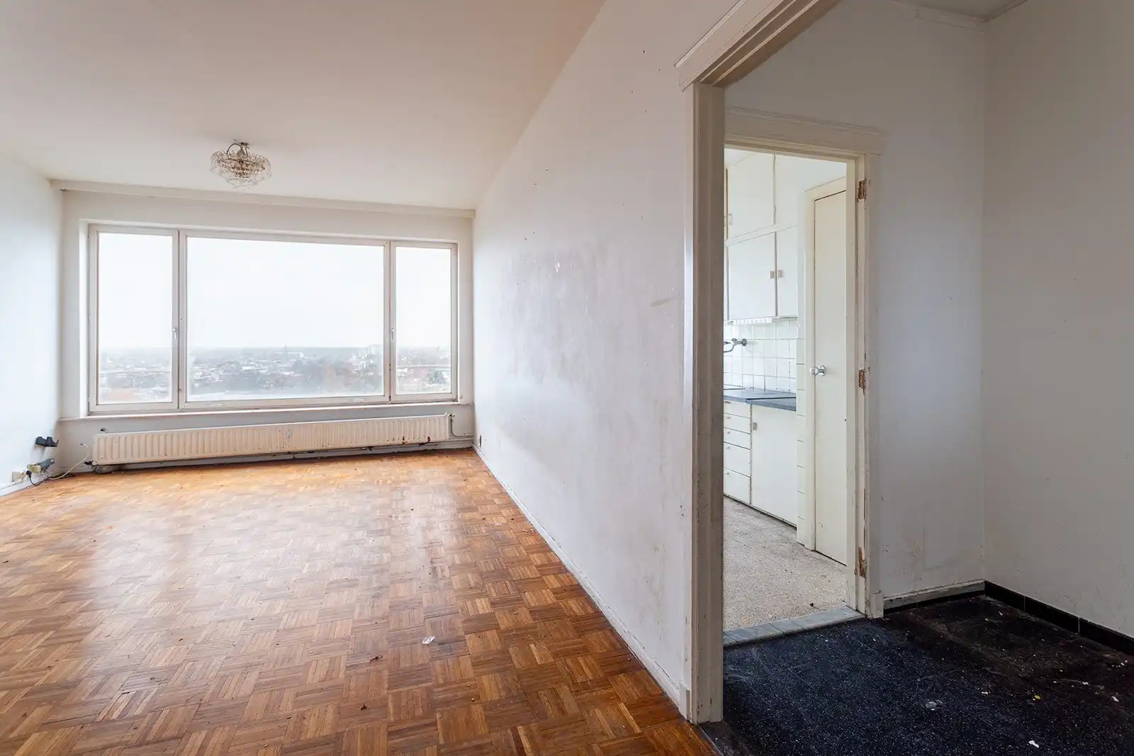 Te renoveren tweeslaapkamerappartement  foto 4