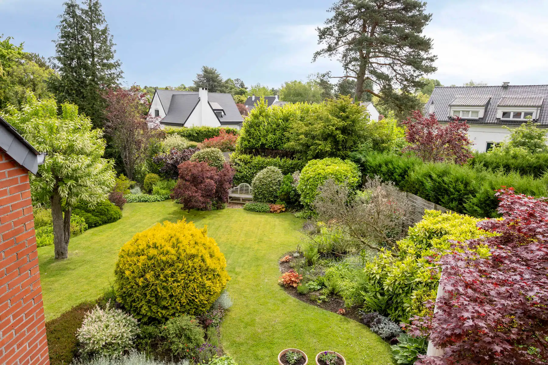 Uiterst residentieel gelegen villa met prachtige tuin foto 4