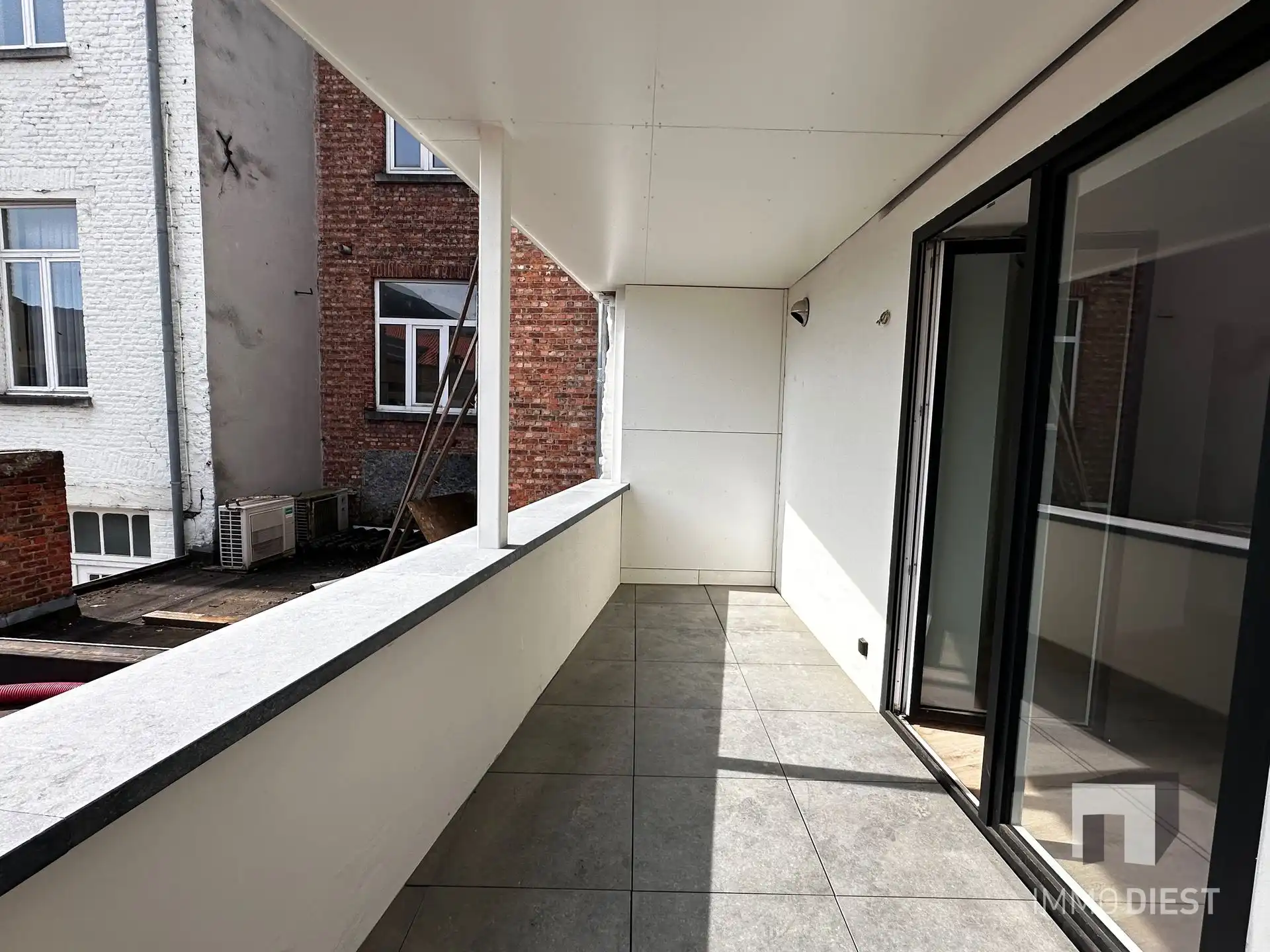 Knap appartement met terras en 2 slpks - centrum Diest - veel lichtinval foto 9