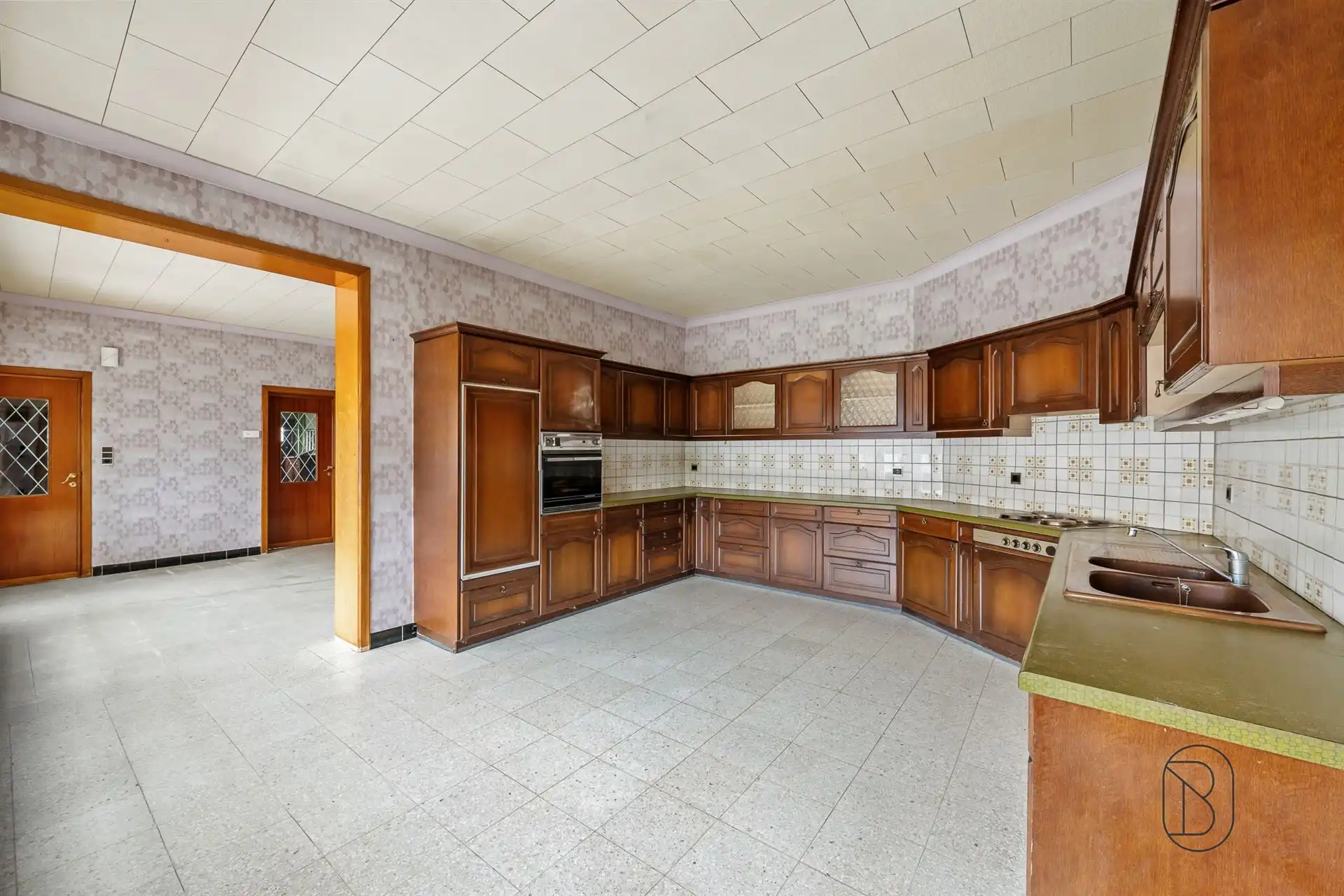 Ruime te renoveren woning met 4slk & tuin op de Valkenberg foto 9