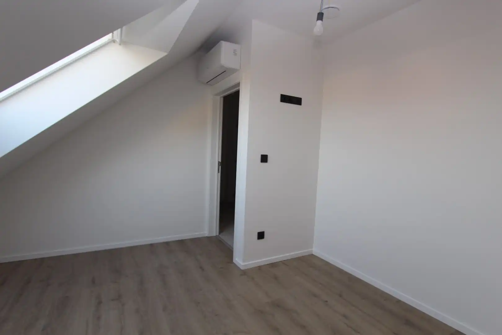 PRACHTIG AFGEWERKTE WONING (2020) foto 18