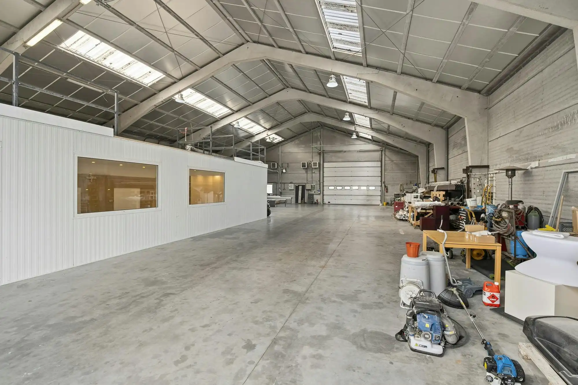 Luxe villa met exclusieve tuin en 600m2 magazijn in KMO-zone foto 26