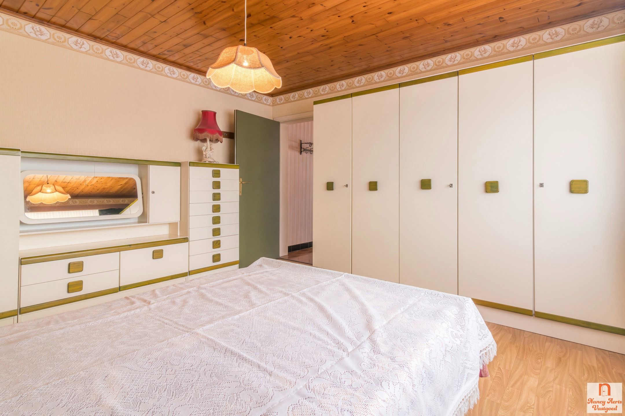 Vrijstaande, goed onderhouden woning op 20 are grond foto 18