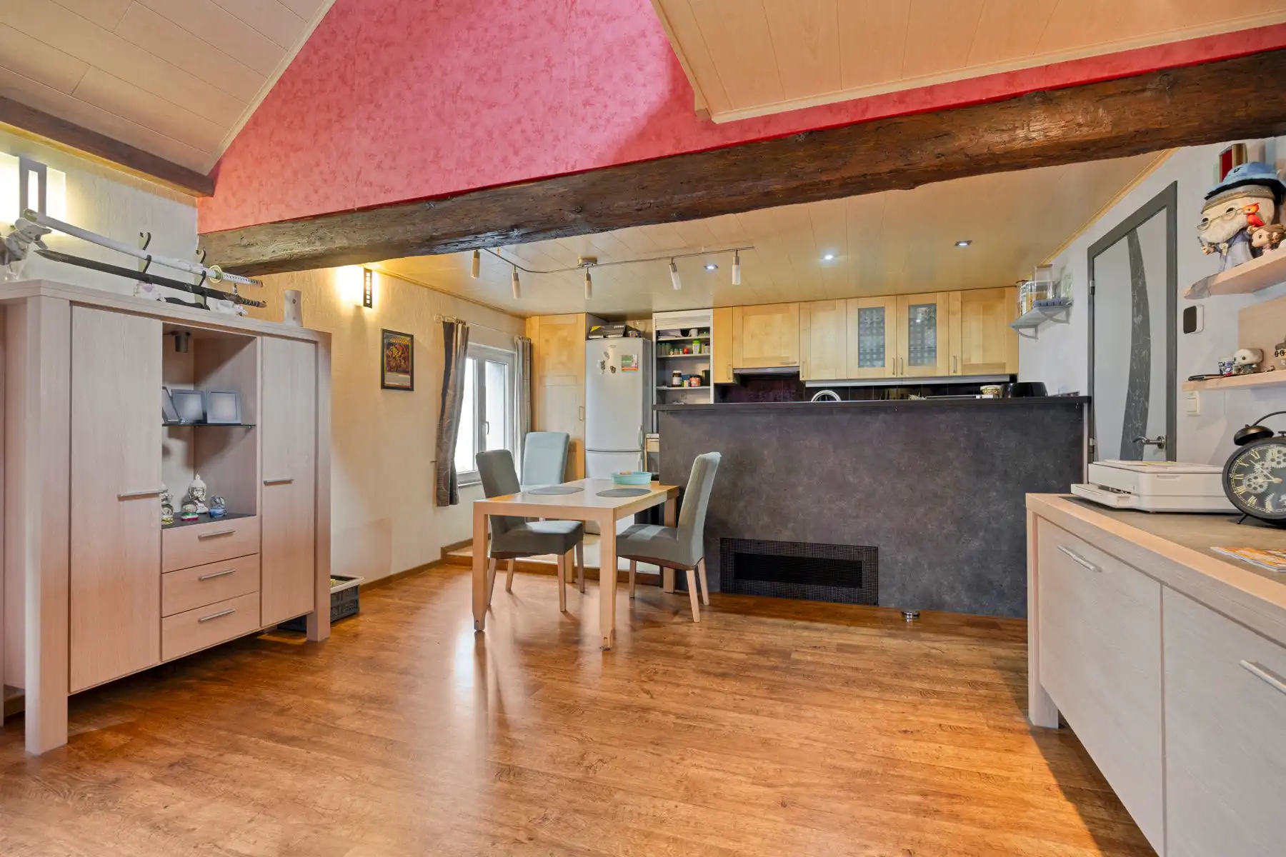 Zeer goed gelegen handelshuis + bovengelegen woonst en 2 kamers foto 11