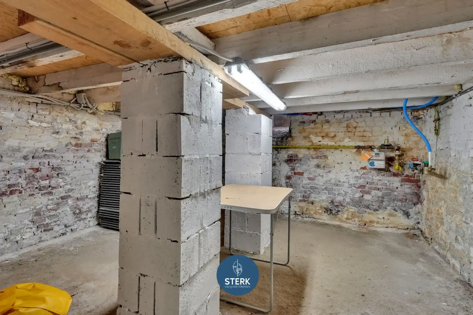 CHARMANTE HALFOPEN WONING OP EEN CENTRALE LOCATIE TE MAASMECHELEN !  foto 14