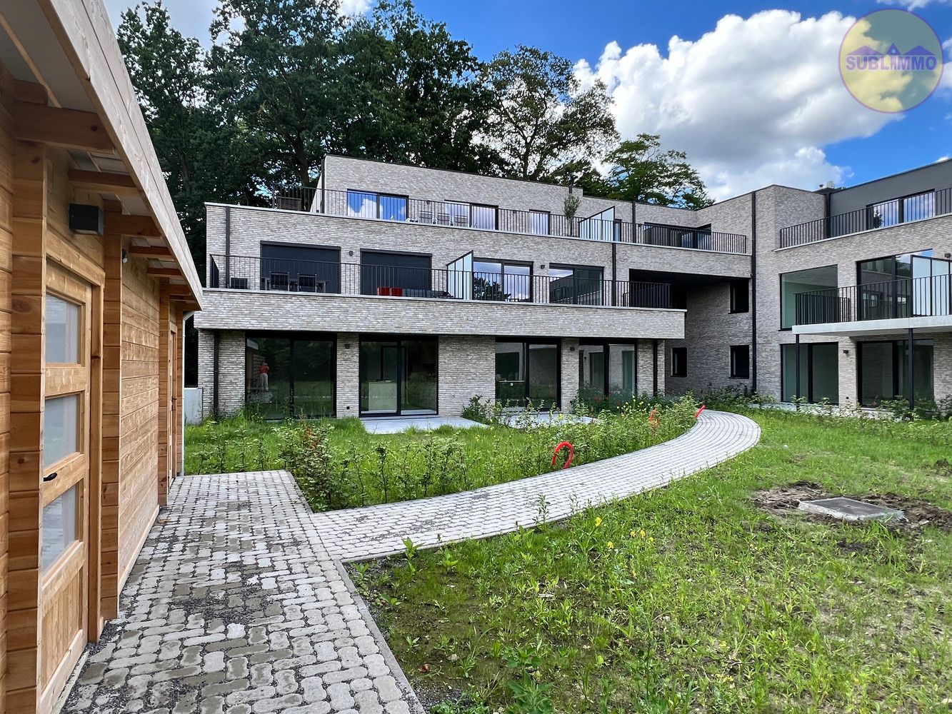 Nieuwbouwappartement op de eerste verdieping (117,80 m²) met 3 slaapkamers en terras. foto 2