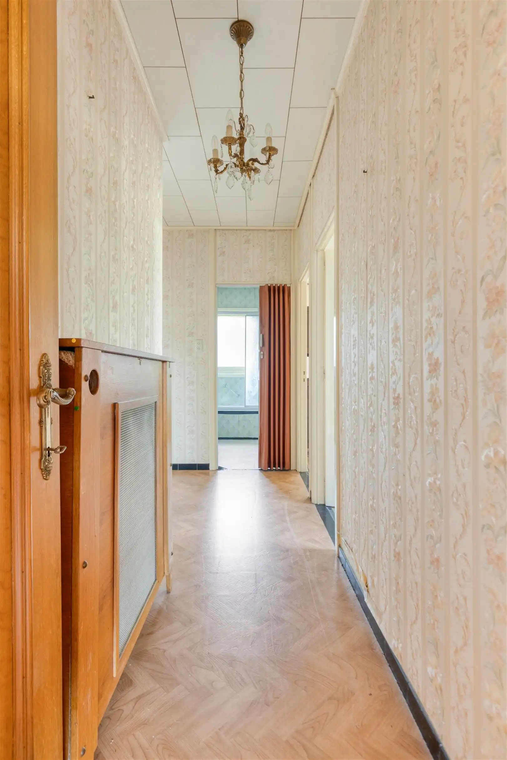 Huis met prachtige tuin in een woonwijk in doodlopende straat foto 16