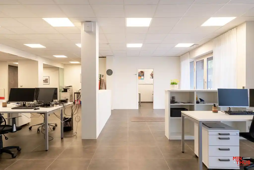 Goed gelegen handelspand in centrum Zonnebeke foto 4