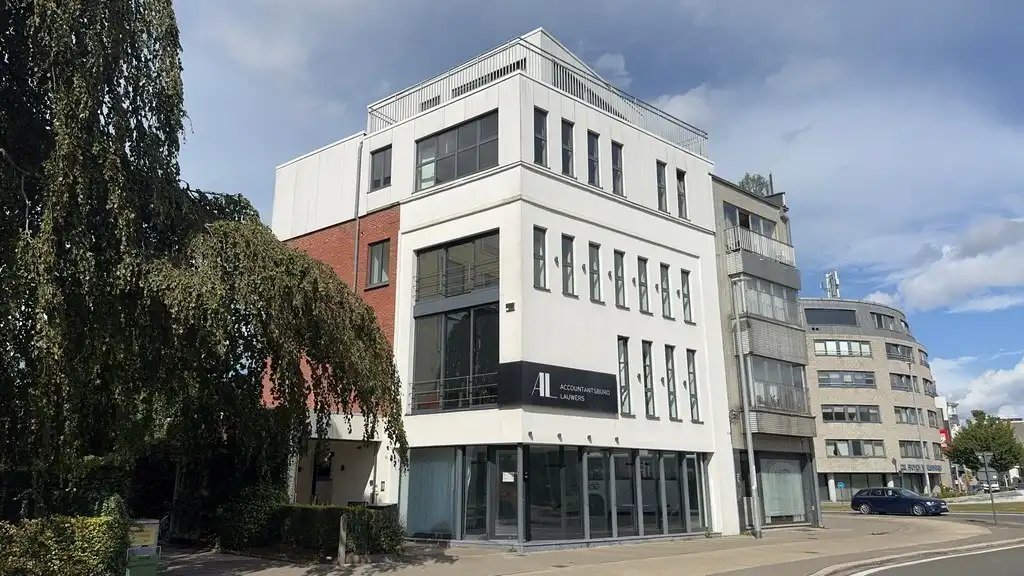 Instapklare kantoorruimte te huur aan De Sterre in Gent foto {{pictureIndex}}