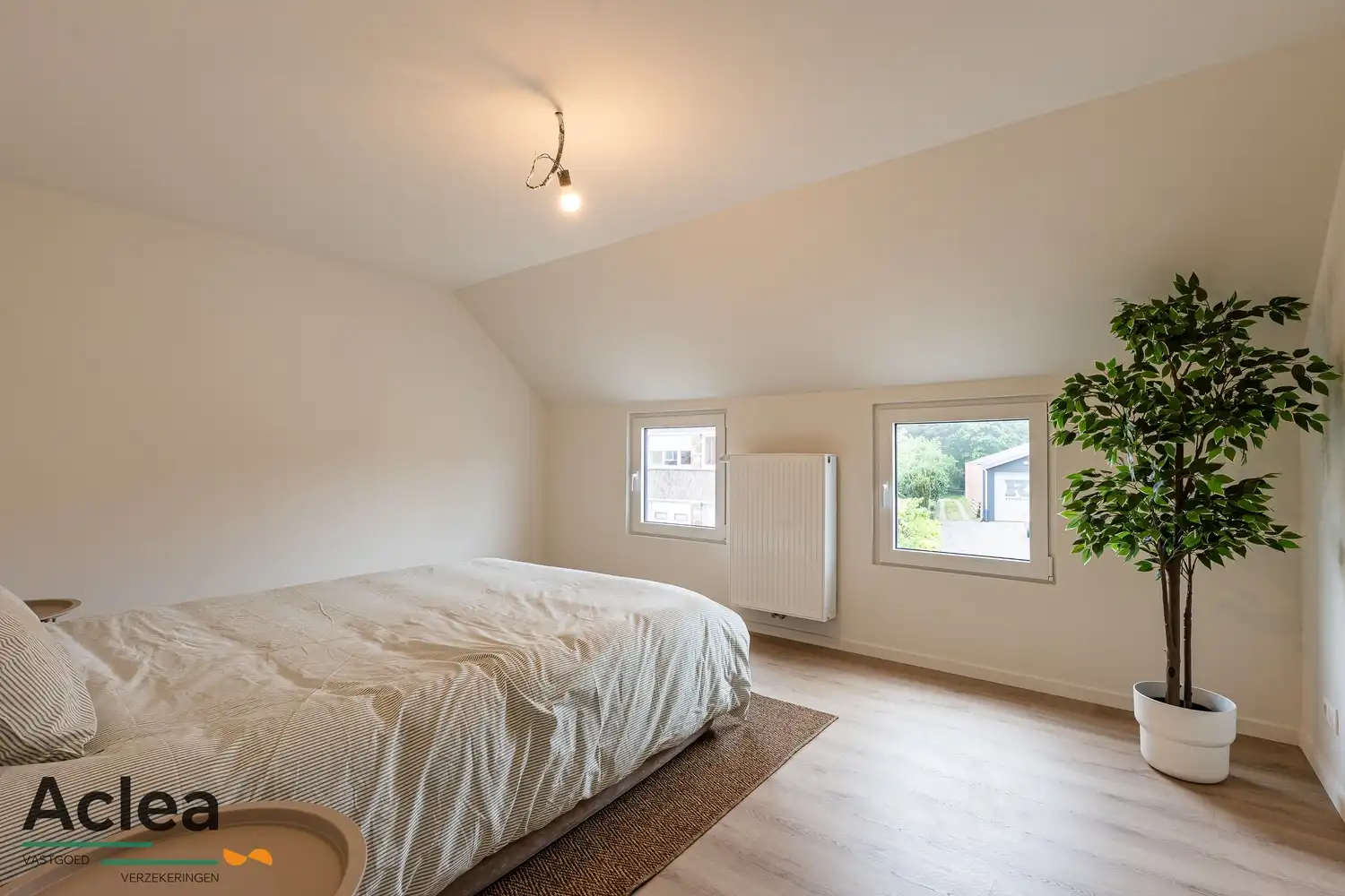 Stijlvol gerenoveerde woning met tuin en parkeerplaats foto 16
