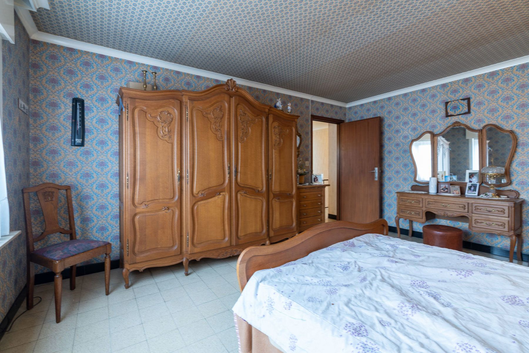 Halfopen gezinswoning met licht, structuur en potentieel foto 21